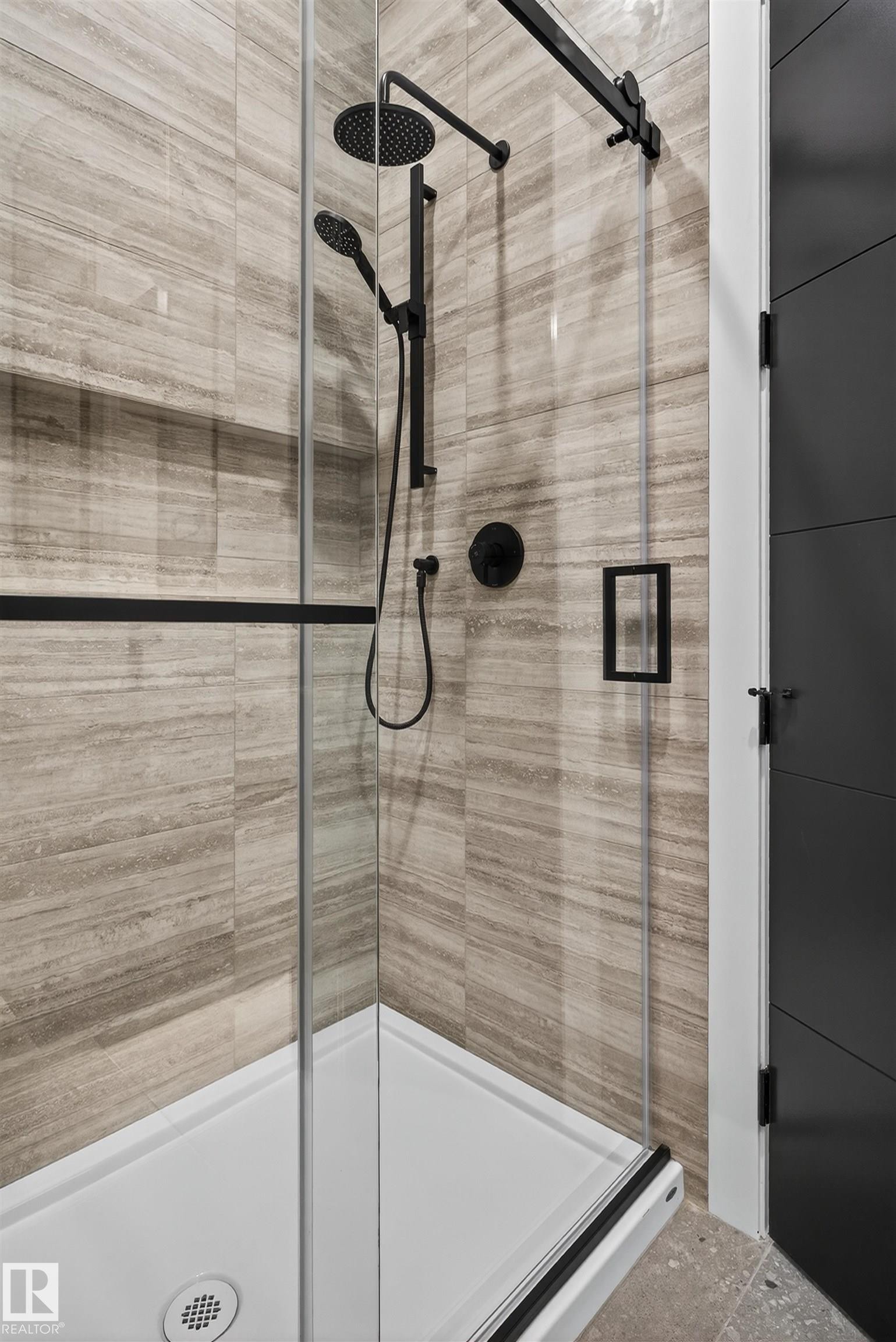 4712 Knight Close, Edmonton, AB - Indoor Photo Showing Bathroom