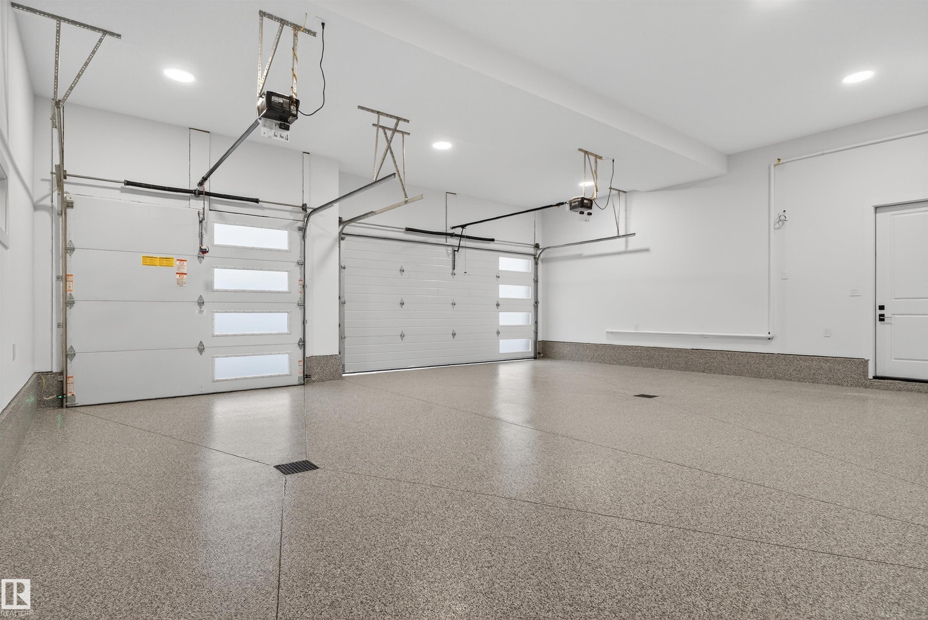 4712 Knight Close, Edmonton, AB - Indoor Photo Showing Garage