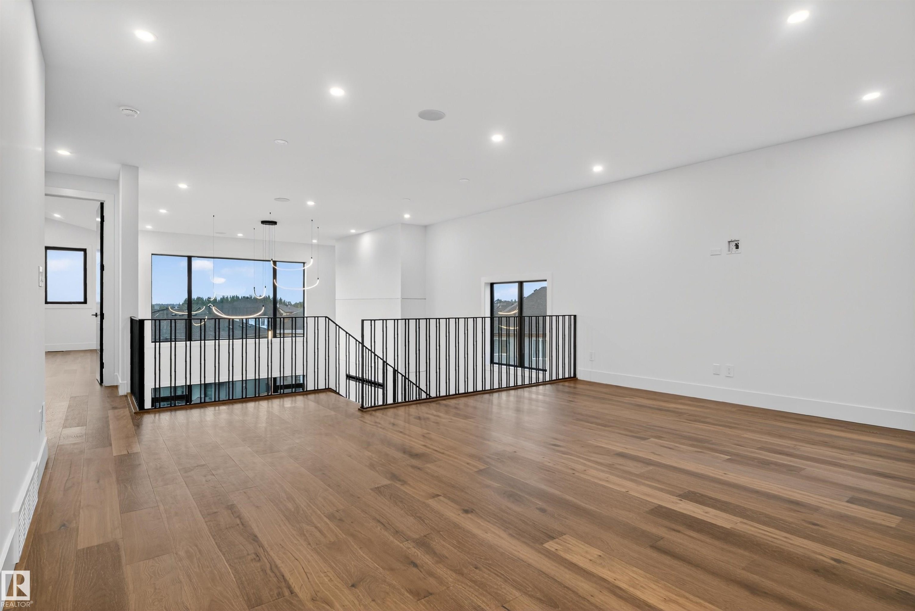 4712 Knight Close, Edmonton, AB - Indoor Photo Showing Other Room