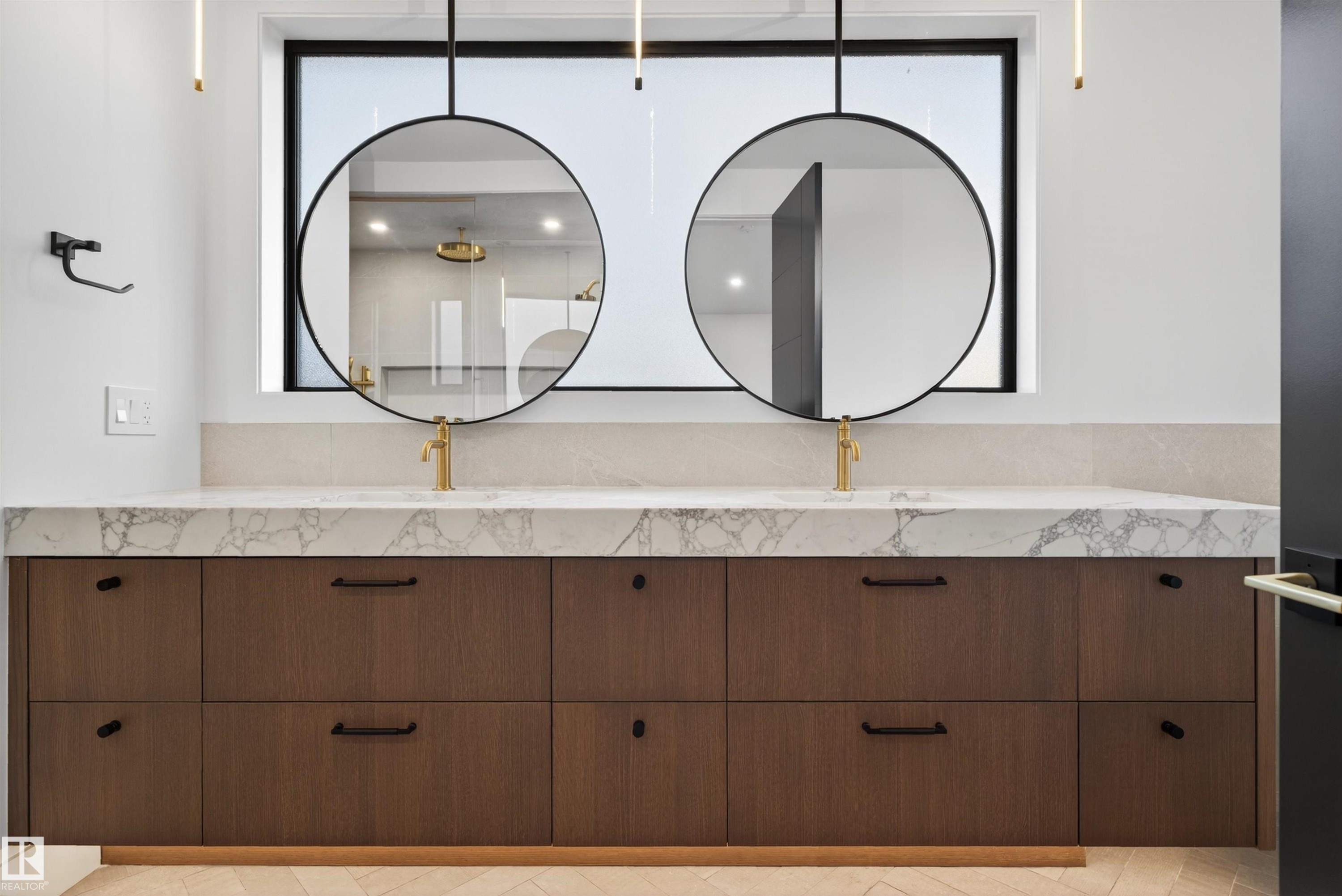 4712 Knight Close, Edmonton, AB - Indoor Photo Showing Bathroom