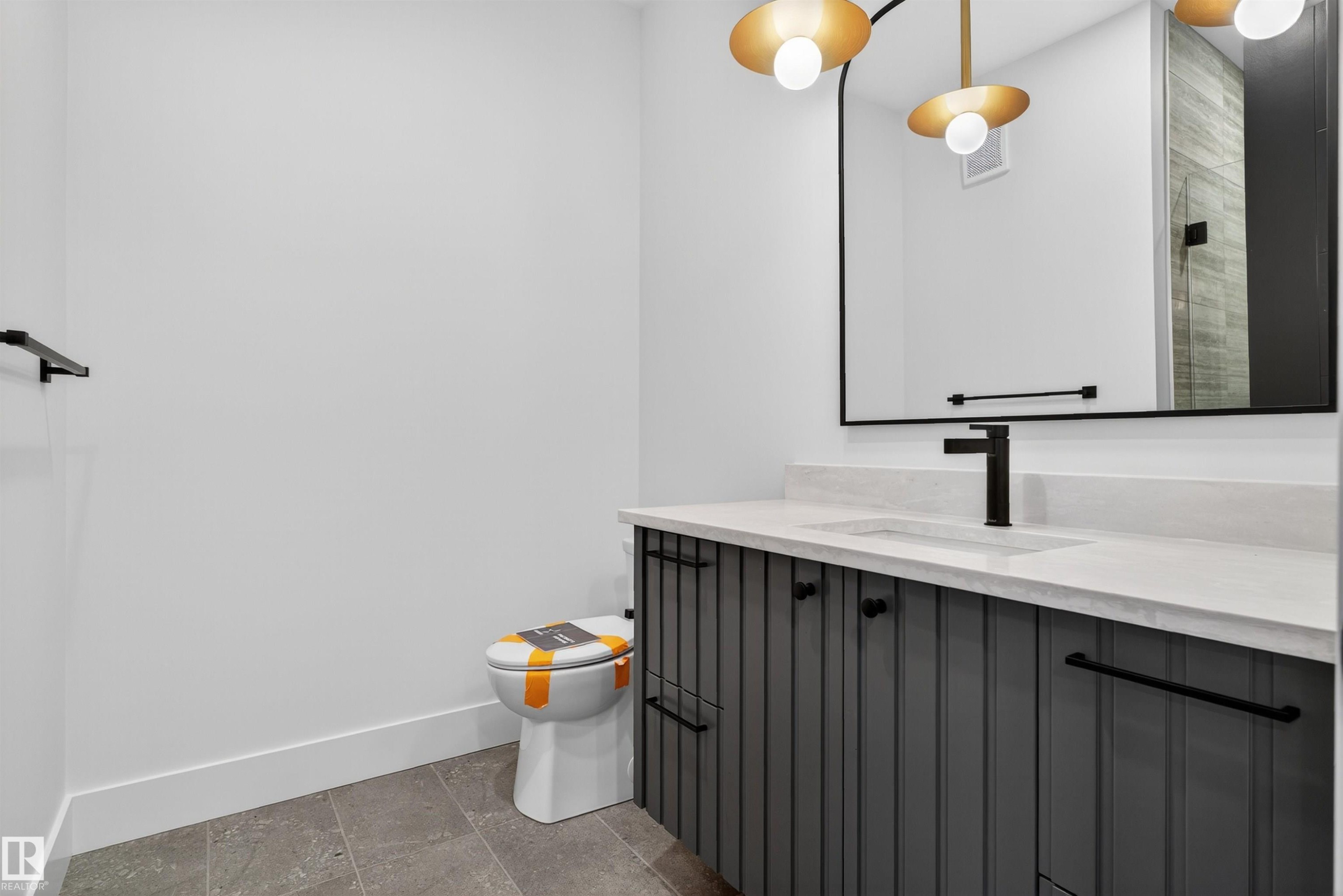 4712 Knight Close, Edmonton, AB - Indoor Photo Showing Bathroom