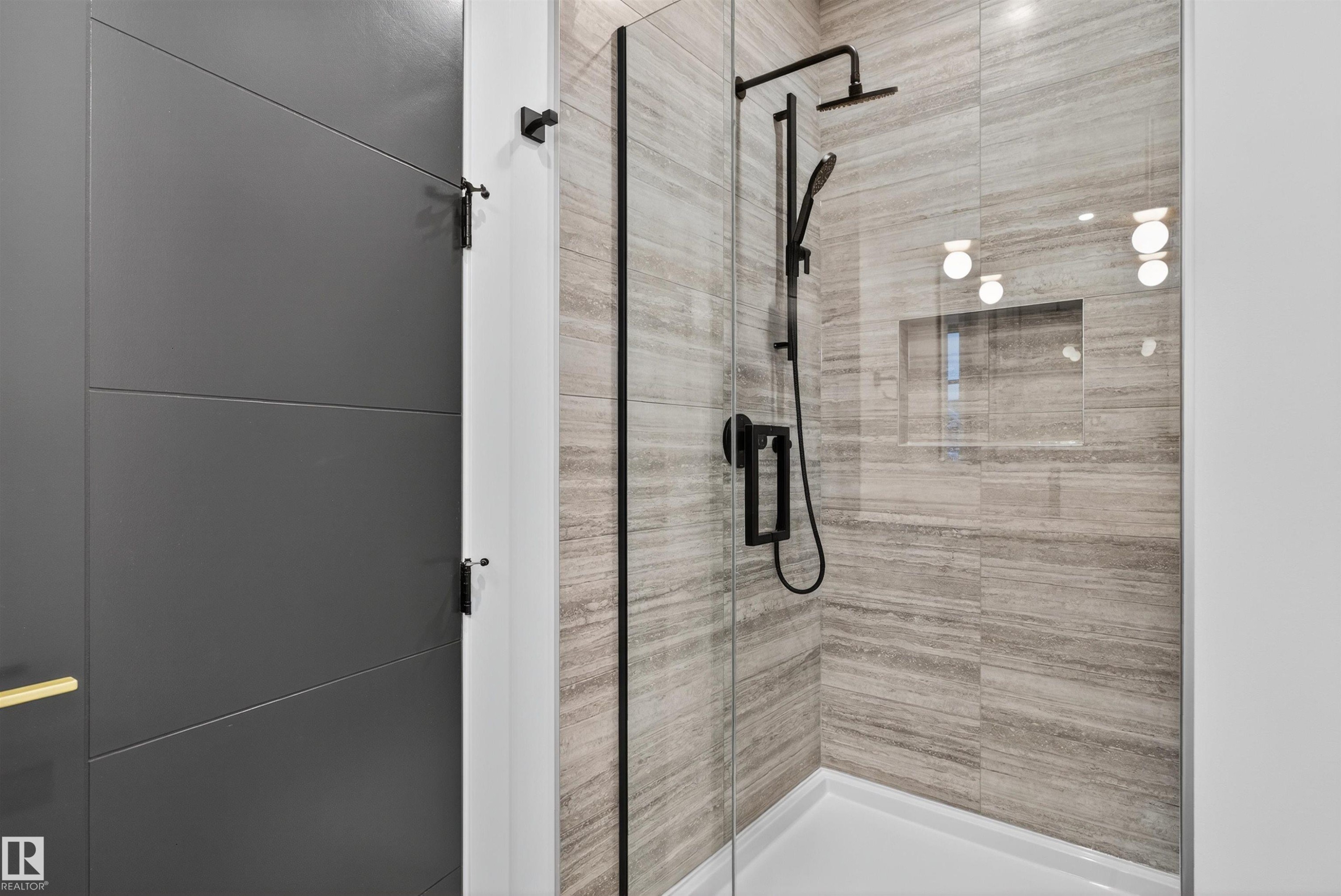 4712 Knight Close, Edmonton, AB - Indoor Photo Showing Bathroom