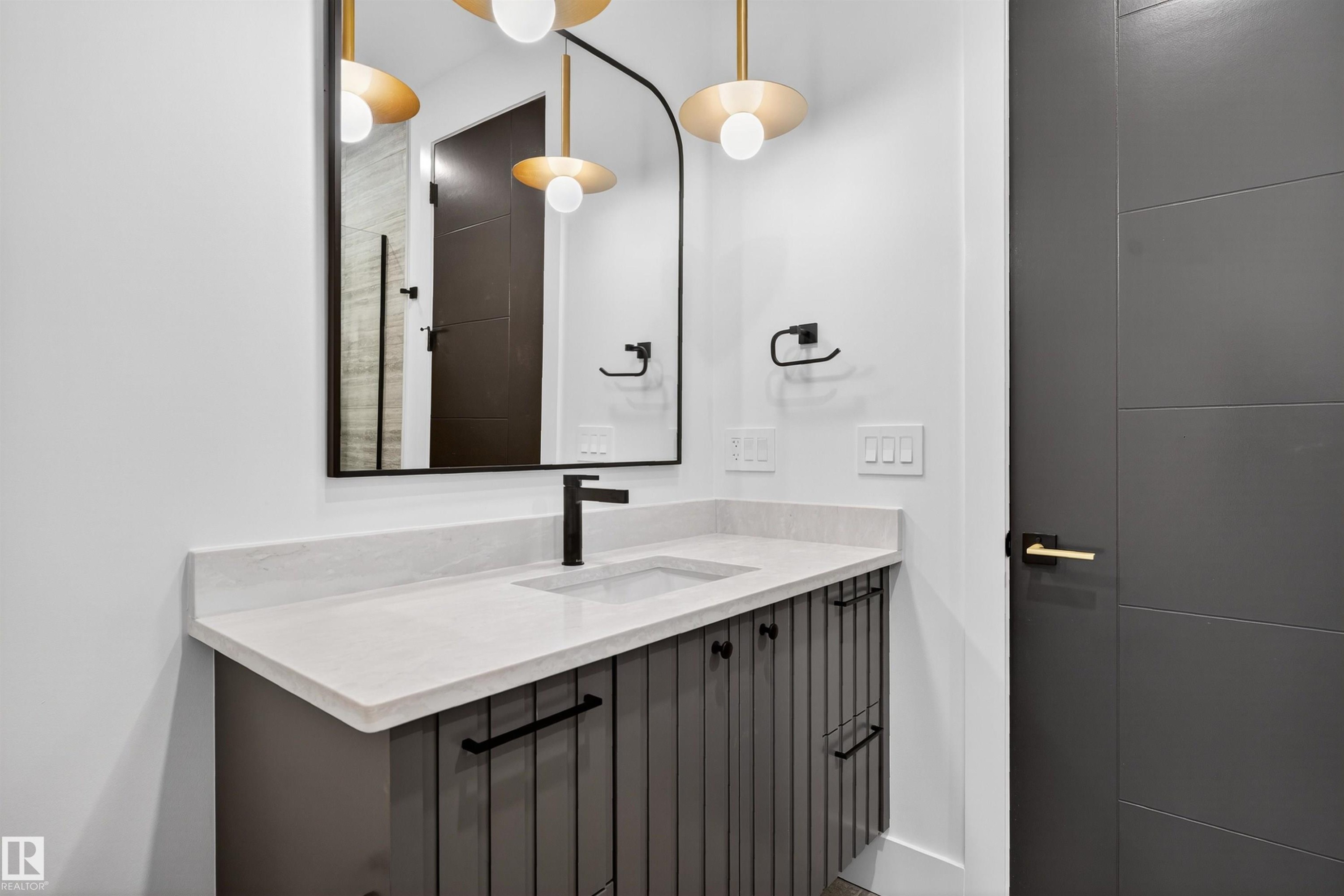 4712 Knight Close, Edmonton, AB - Indoor Photo Showing Bathroom