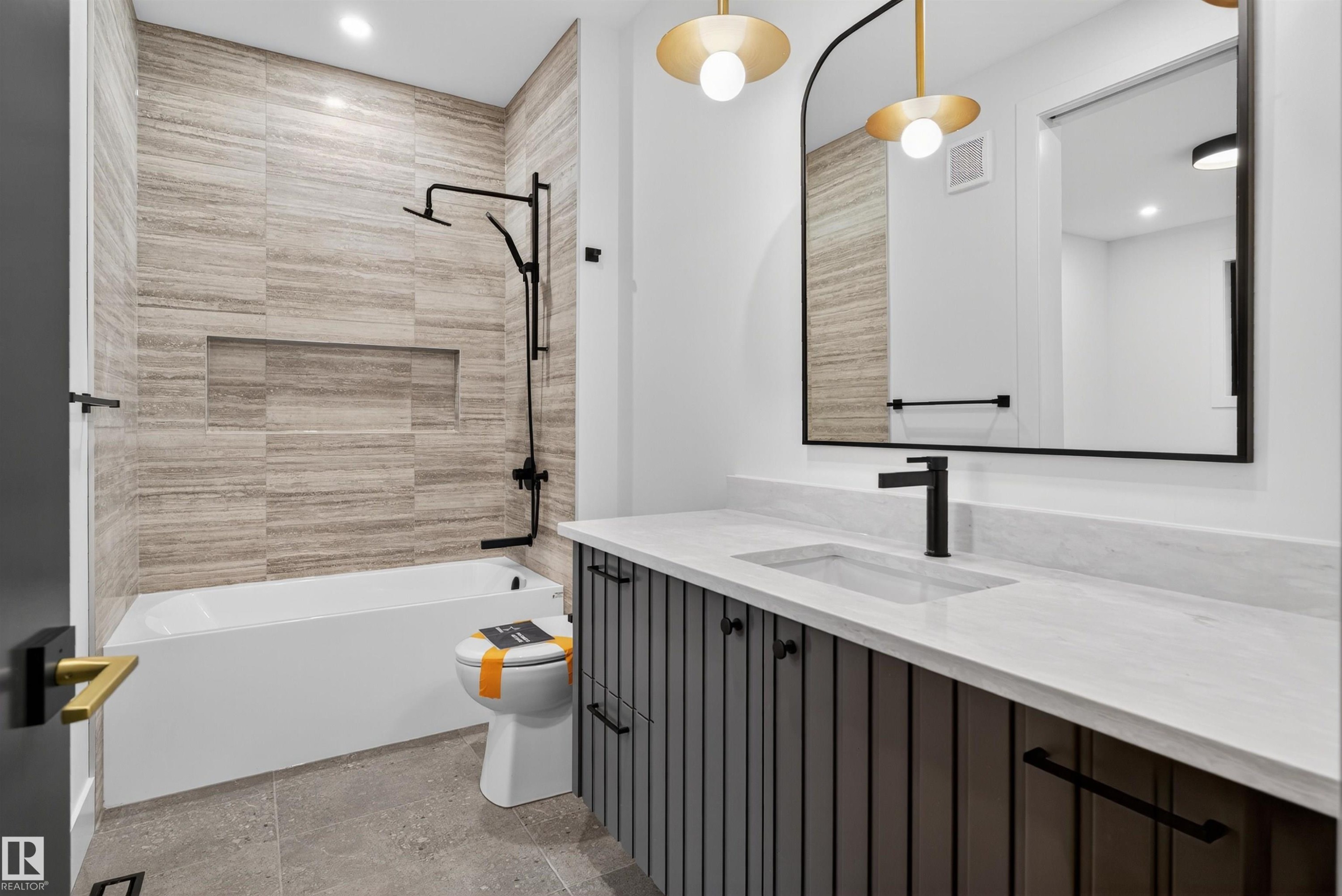 4712 Knight Close, Edmonton, AB - Indoor Photo Showing Bathroom