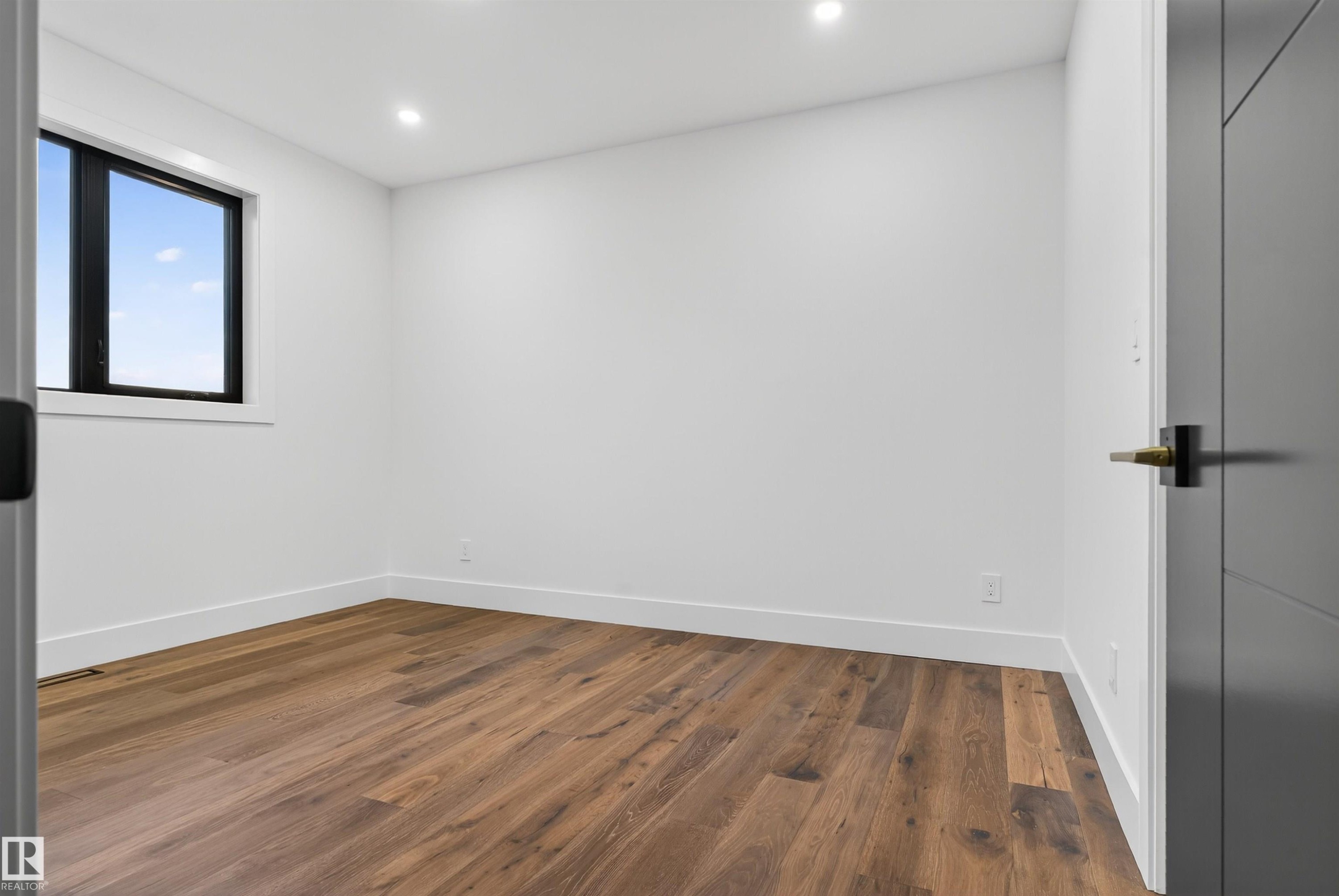 4712 Knight Close, Edmonton, AB - Indoor Photo Showing Other Room