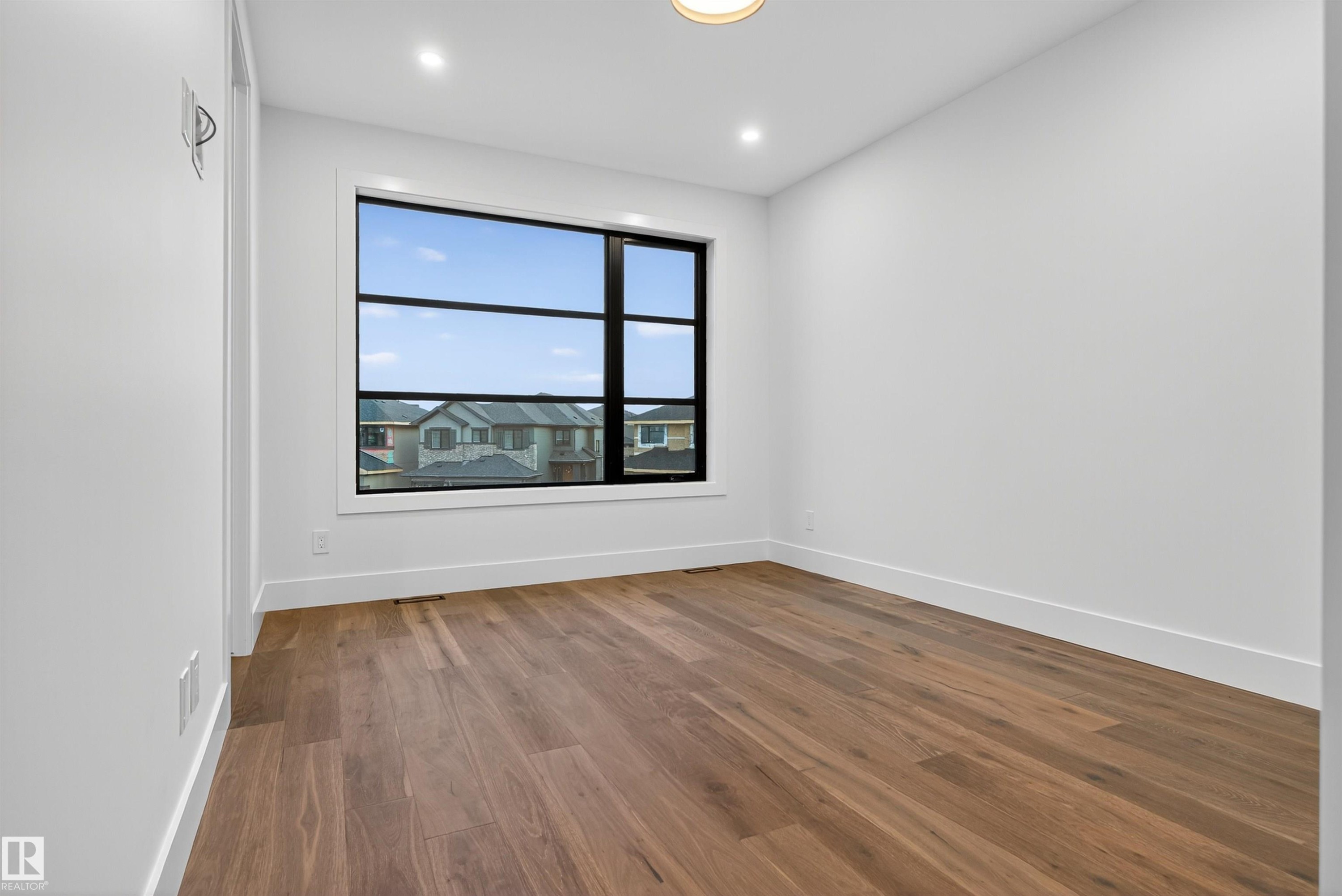 4712 Knight Close, Edmonton, AB - Indoor Photo Showing Other Room