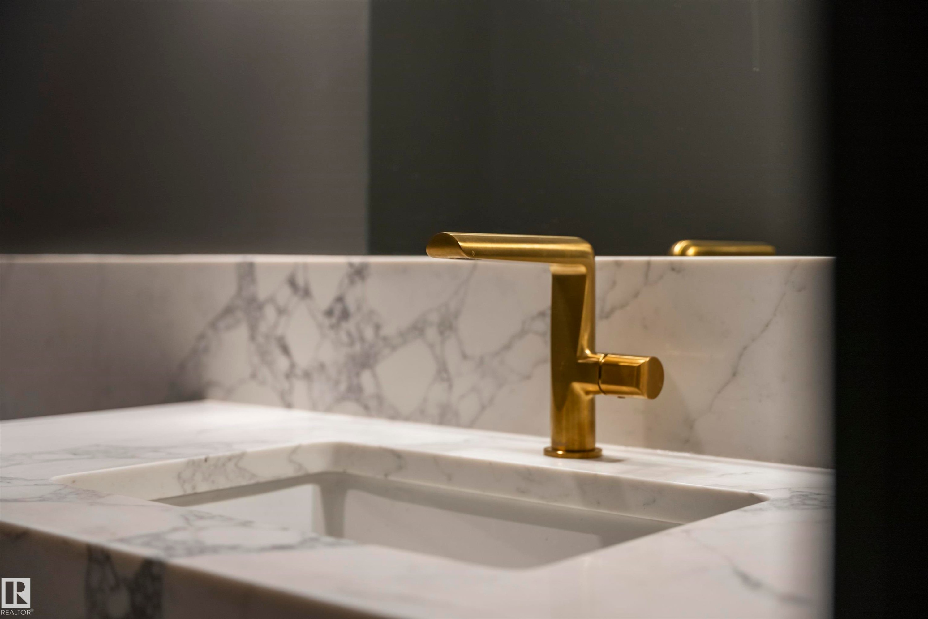 4712 Knight Close, Edmonton, AB - Indoor Photo Showing Bathroom