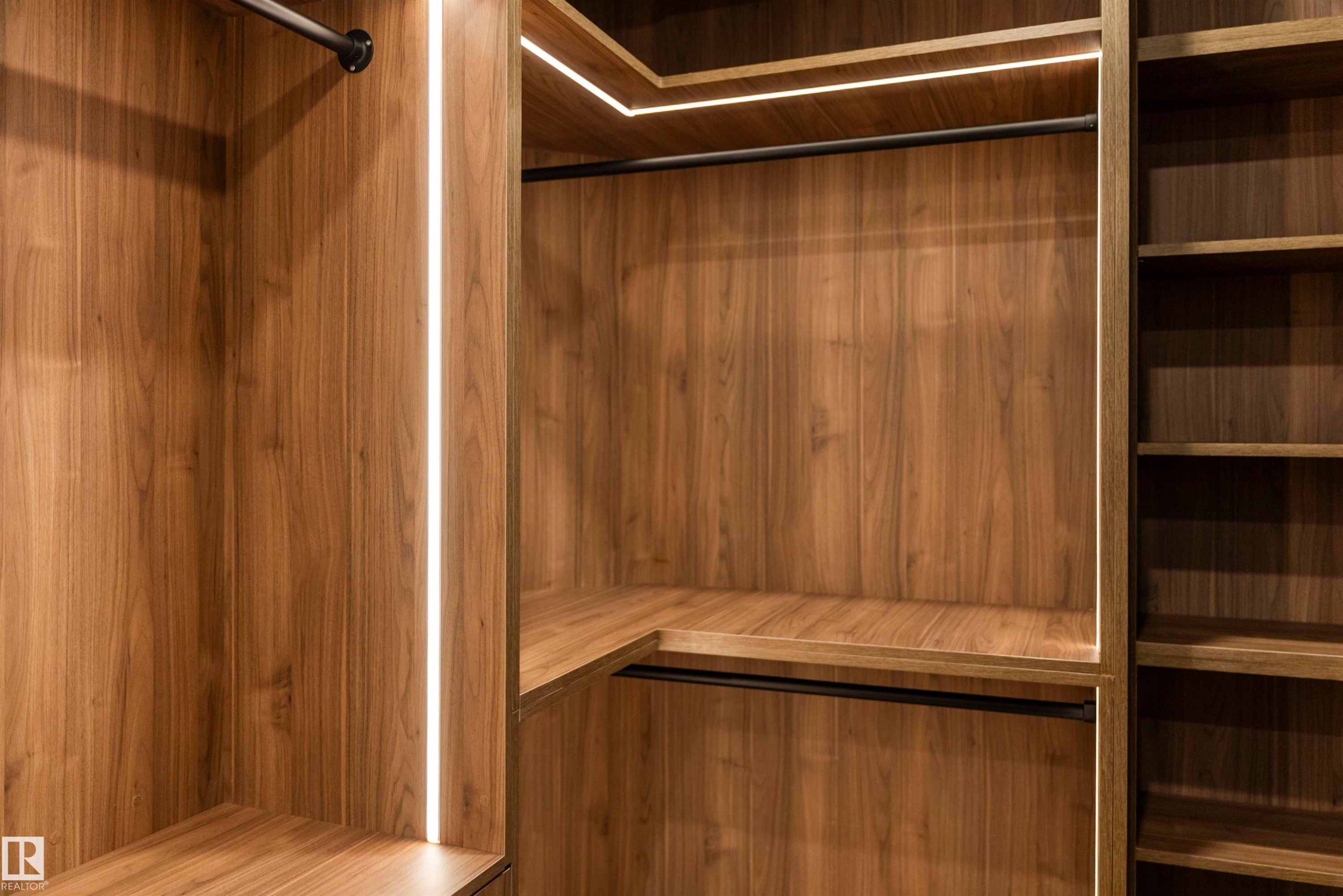 4712 Knight Close, Edmonton, AB - Indoor Photo Showing Other Room