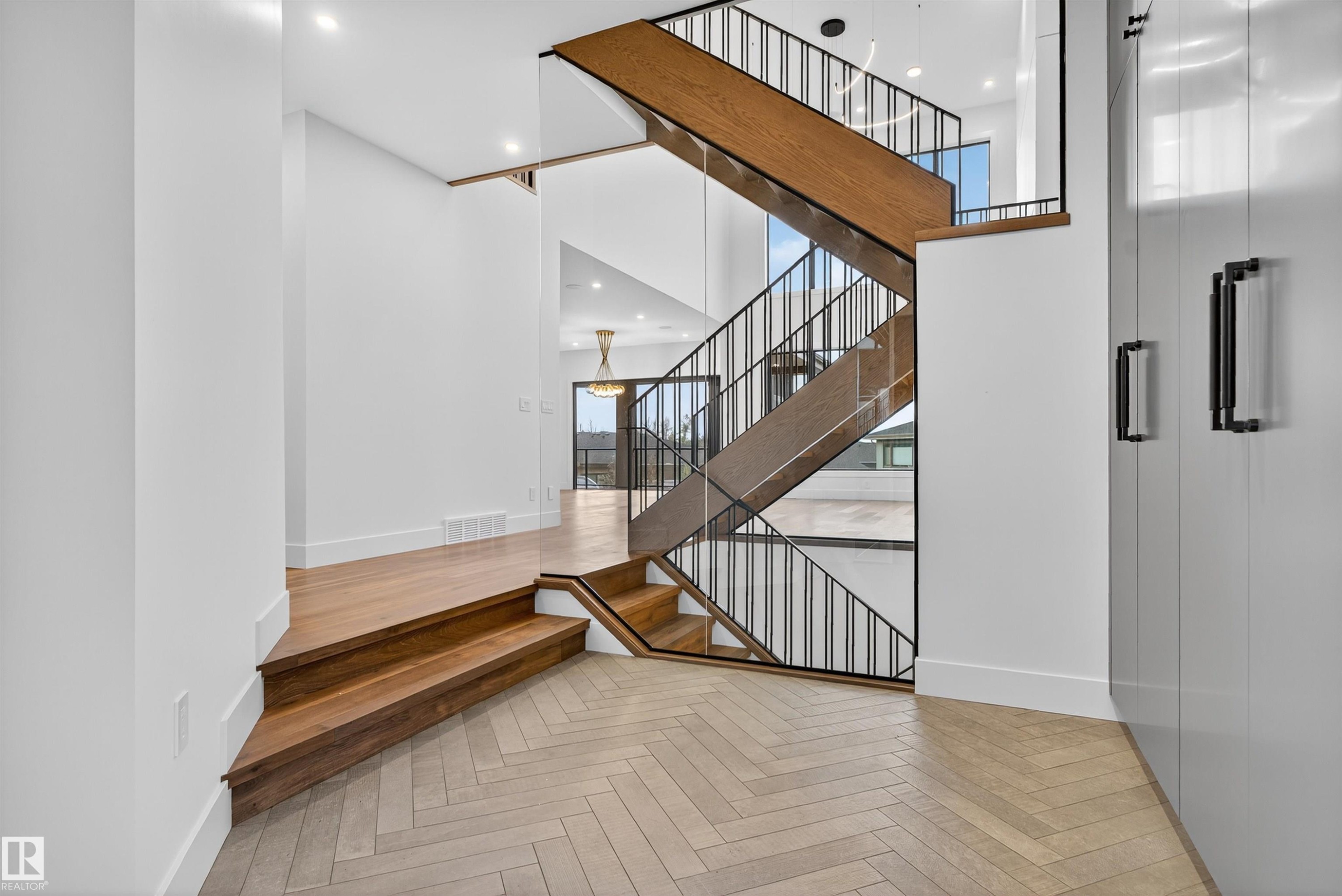 4712 Knight Close, Edmonton, AB - Indoor Photo Showing Other Room