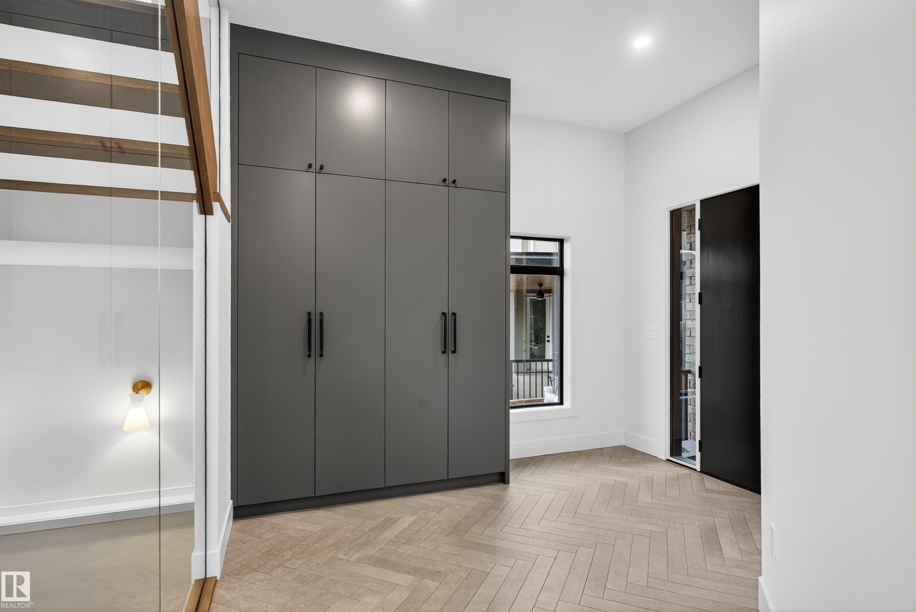 4712 Knight Close, Edmonton, AB - Indoor Photo Showing Other Room