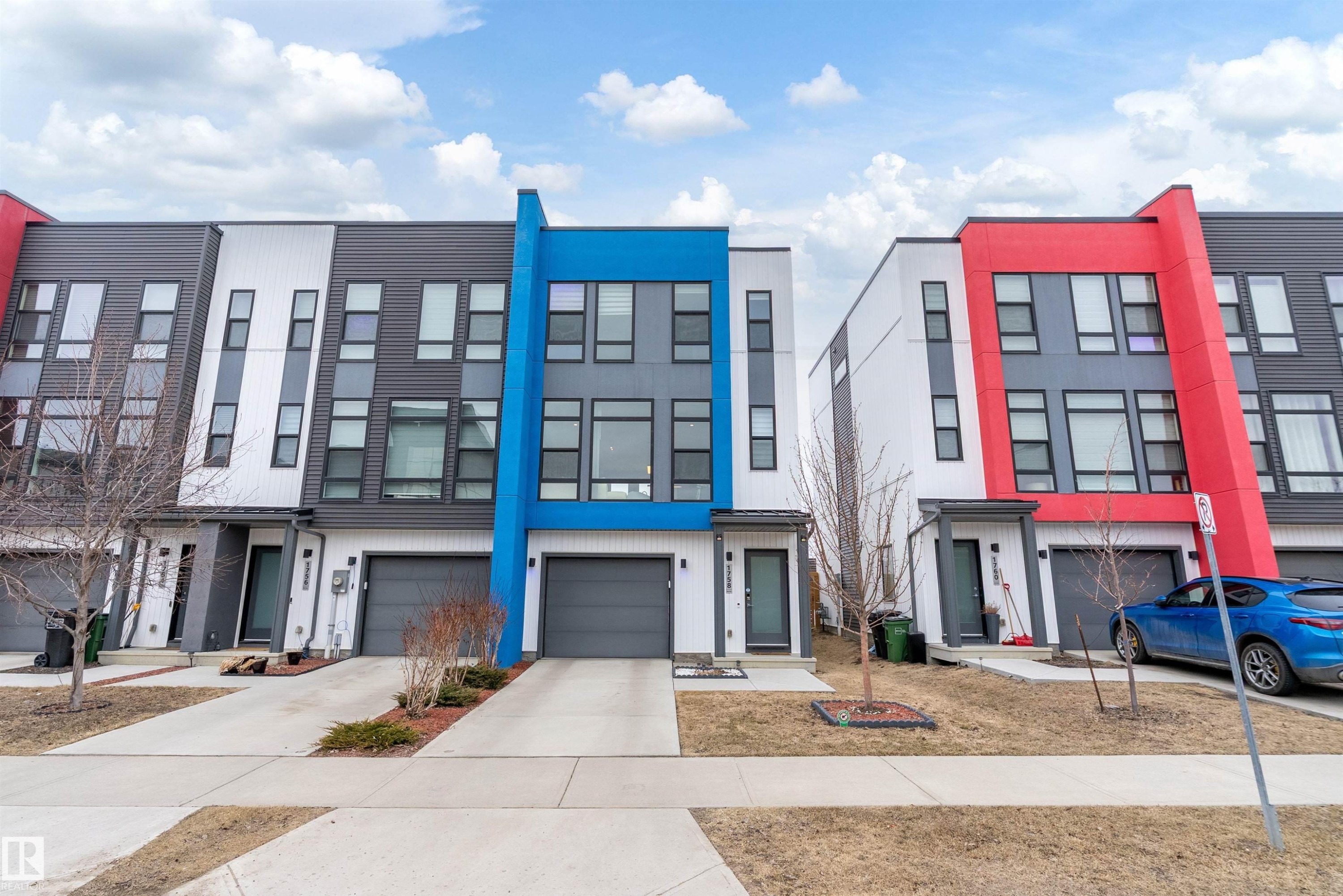 1758 Keene Crescent, Edmonton, AB - Outdoor With Facade