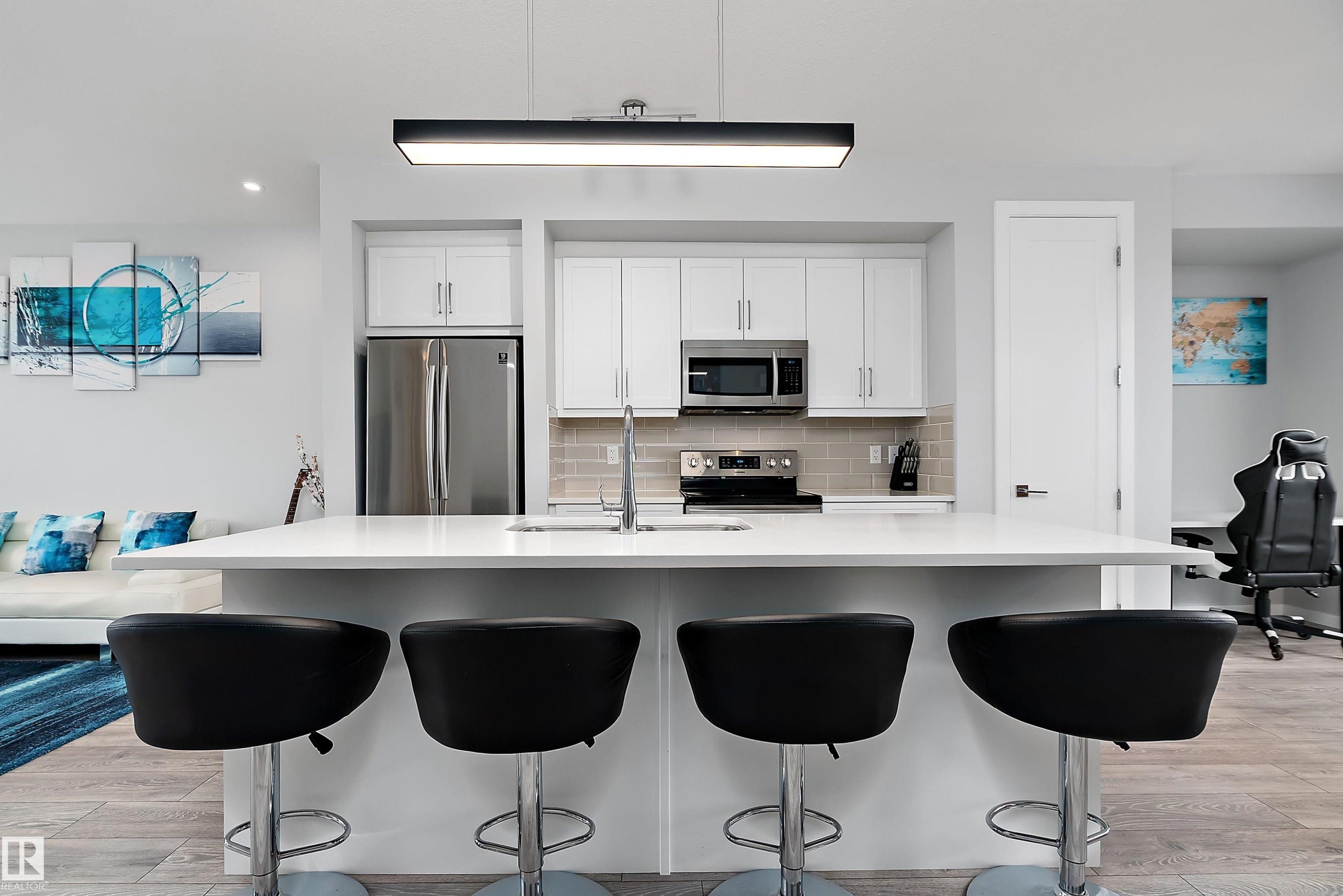 1758 Keene Crescent, Edmonton, AB - Indoor Photo Showing Kitchen With Stainless Steel Kitchen With Upgraded Kitchen