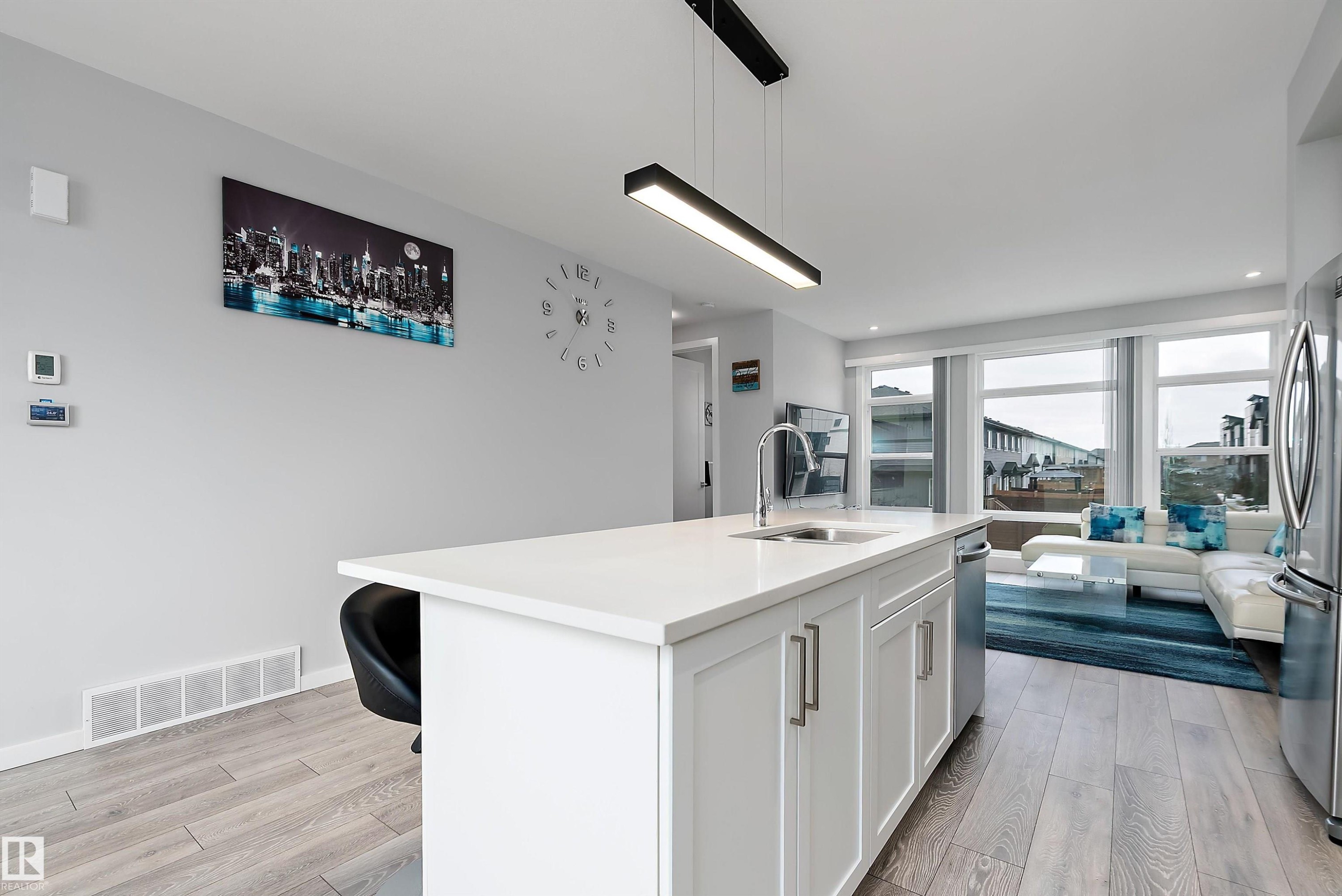 1758 Keene Crescent, Edmonton, AB - Indoor Photo Showing Kitchen