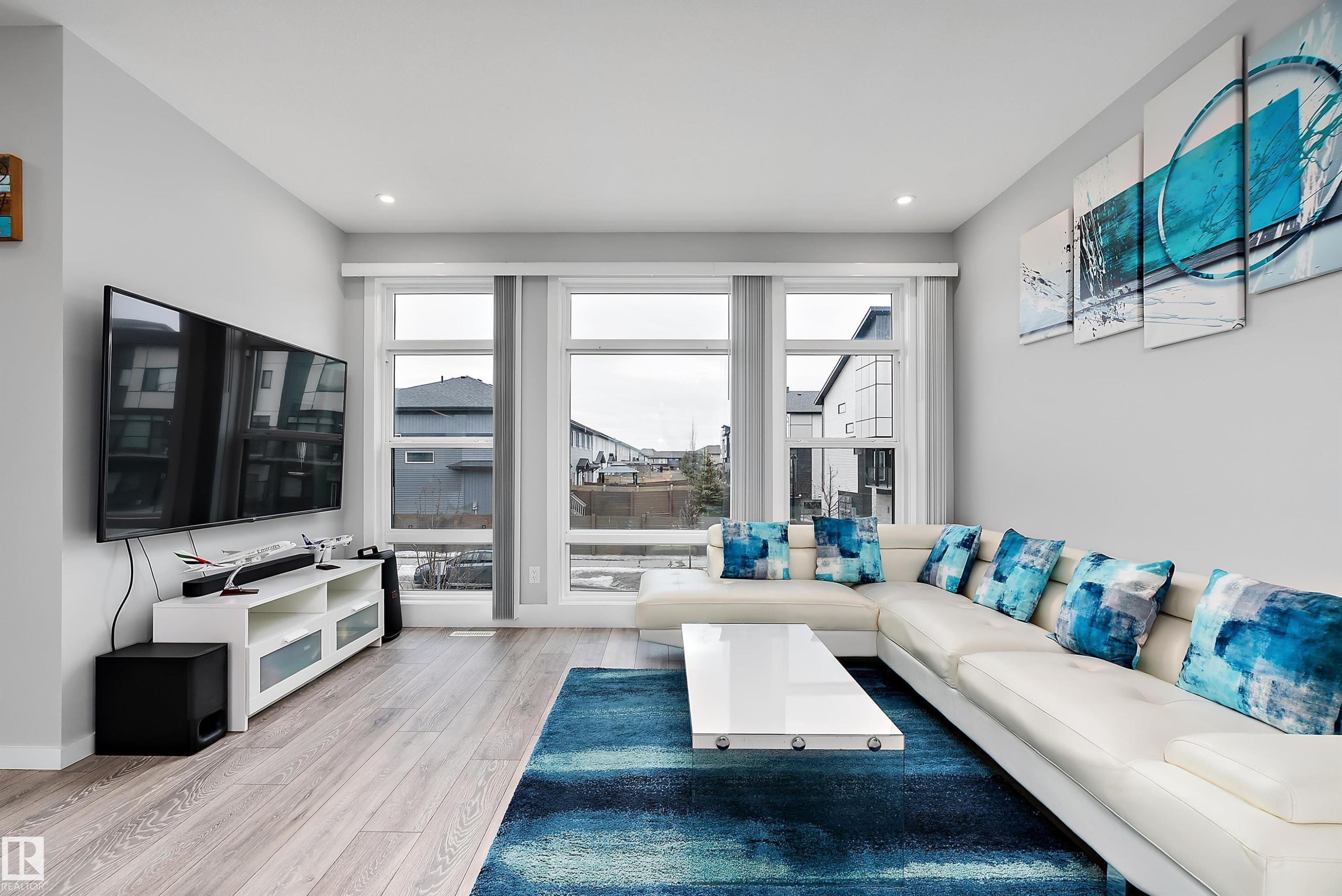 1758 Keene Crescent, Edmonton, AB - Indoor Photo Showing Living Room