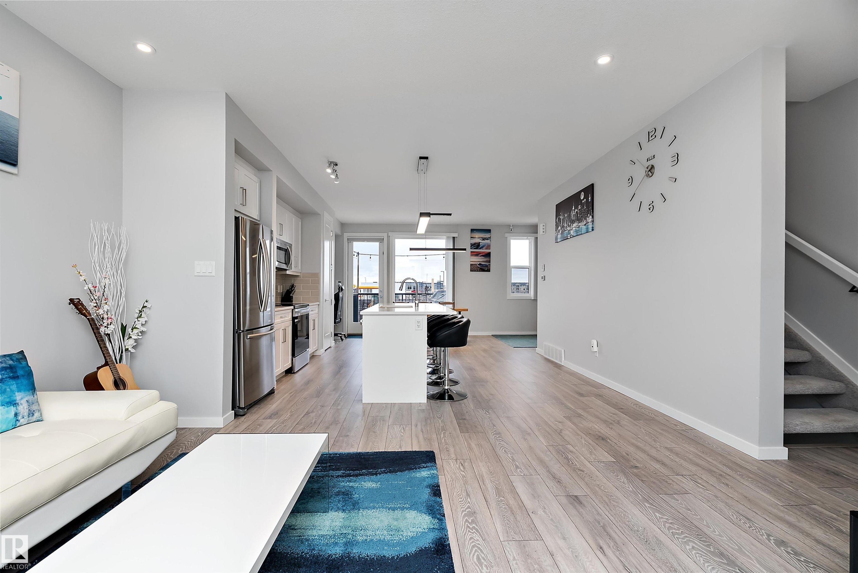 1758 Keene Crescent, Edmonton, AB - Indoor Photo Showing Living Room