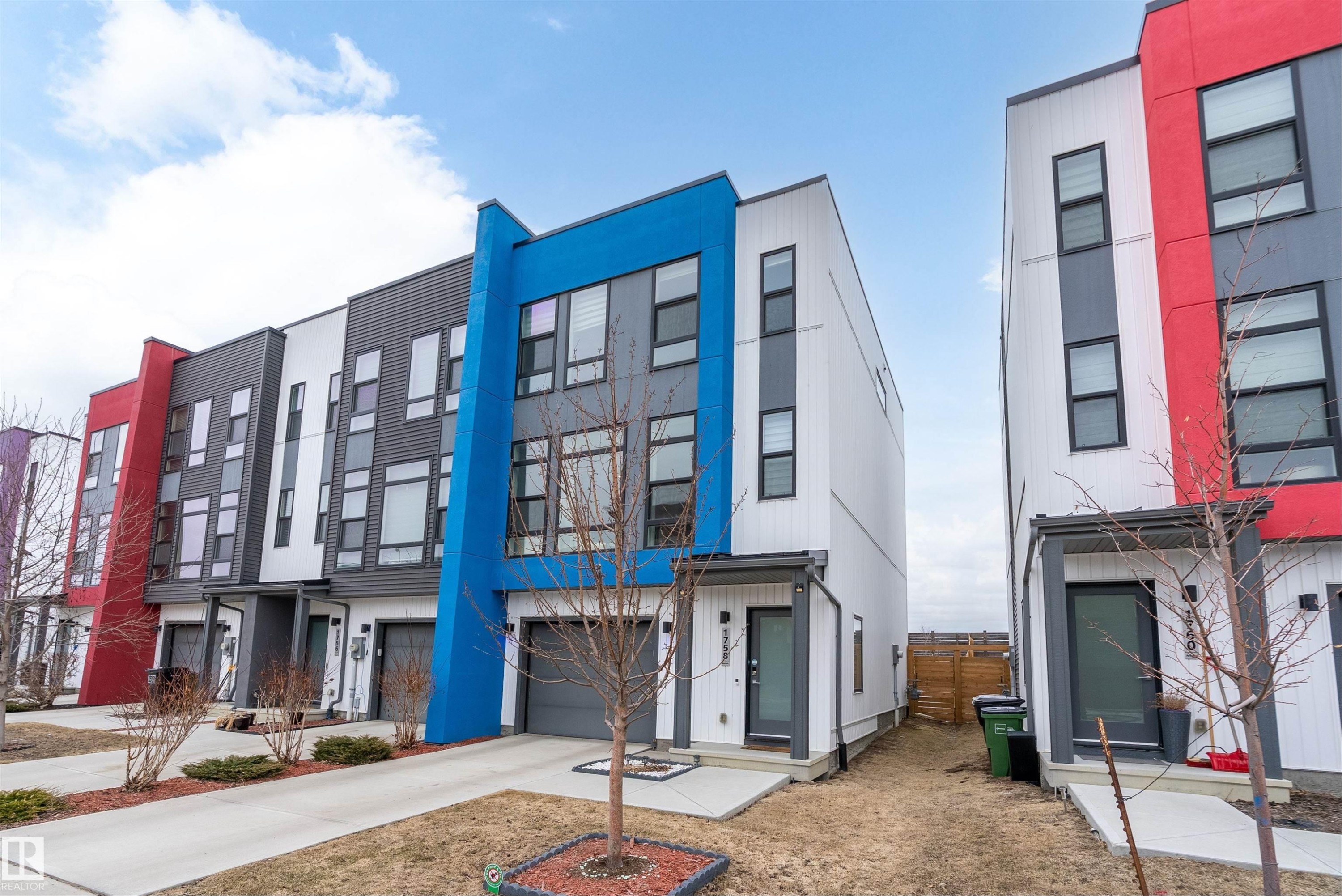 1758 Keene Crescent, Edmonton, AB - Outdoor With Facade
