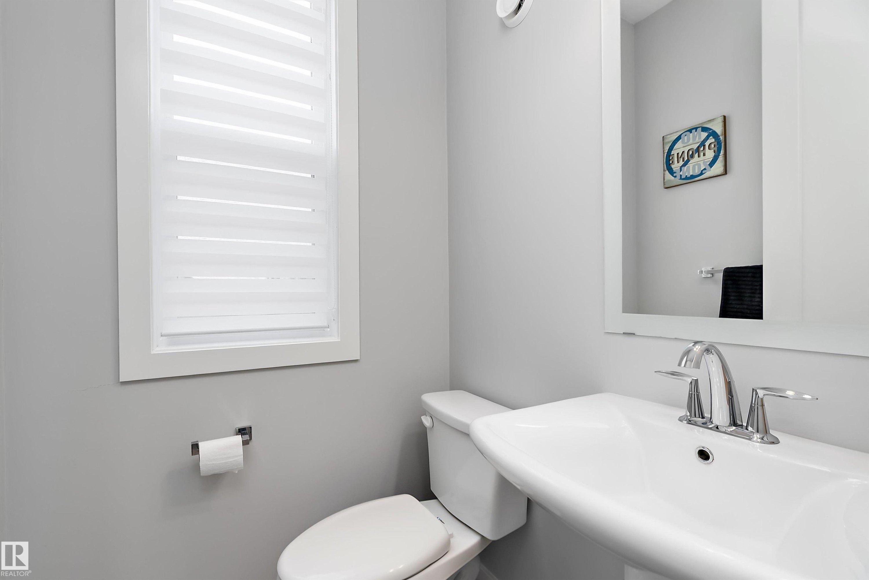 1758 Keene Crescent, Edmonton, AB - Indoor Photo Showing Bathroom
