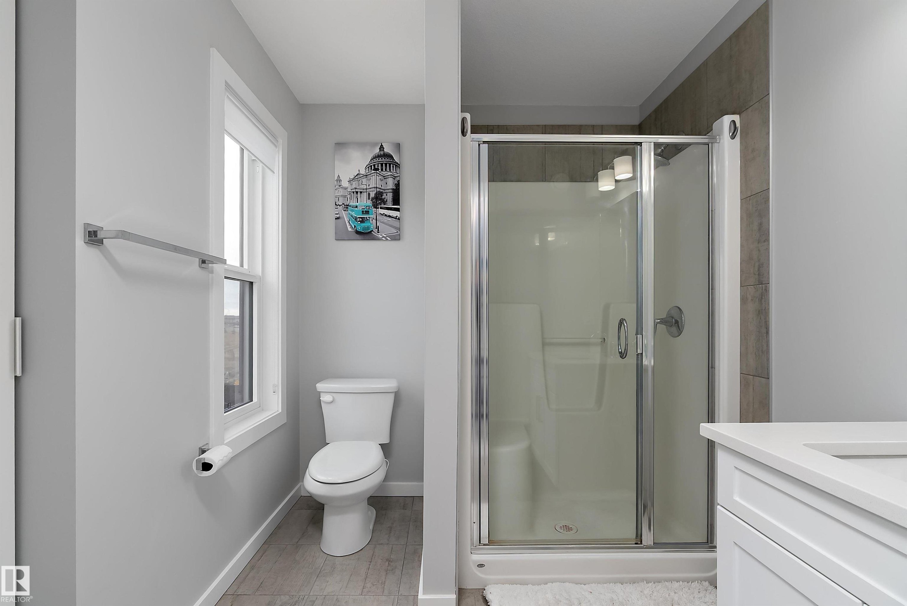 1758 Keene Crescent, Edmonton, AB - Indoor Photo Showing Bathroom