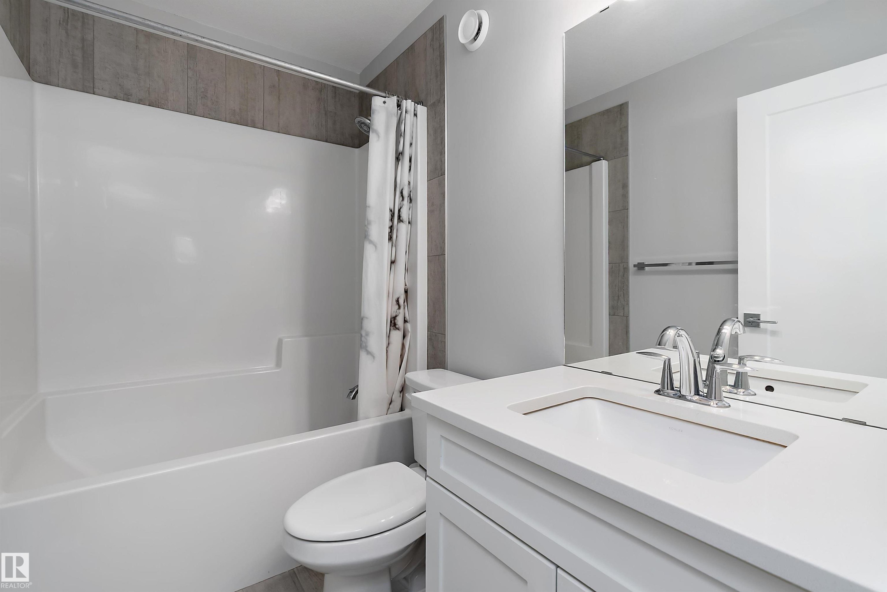 1758 Keene Crescent, Edmonton, AB - Indoor Photo Showing Bathroom