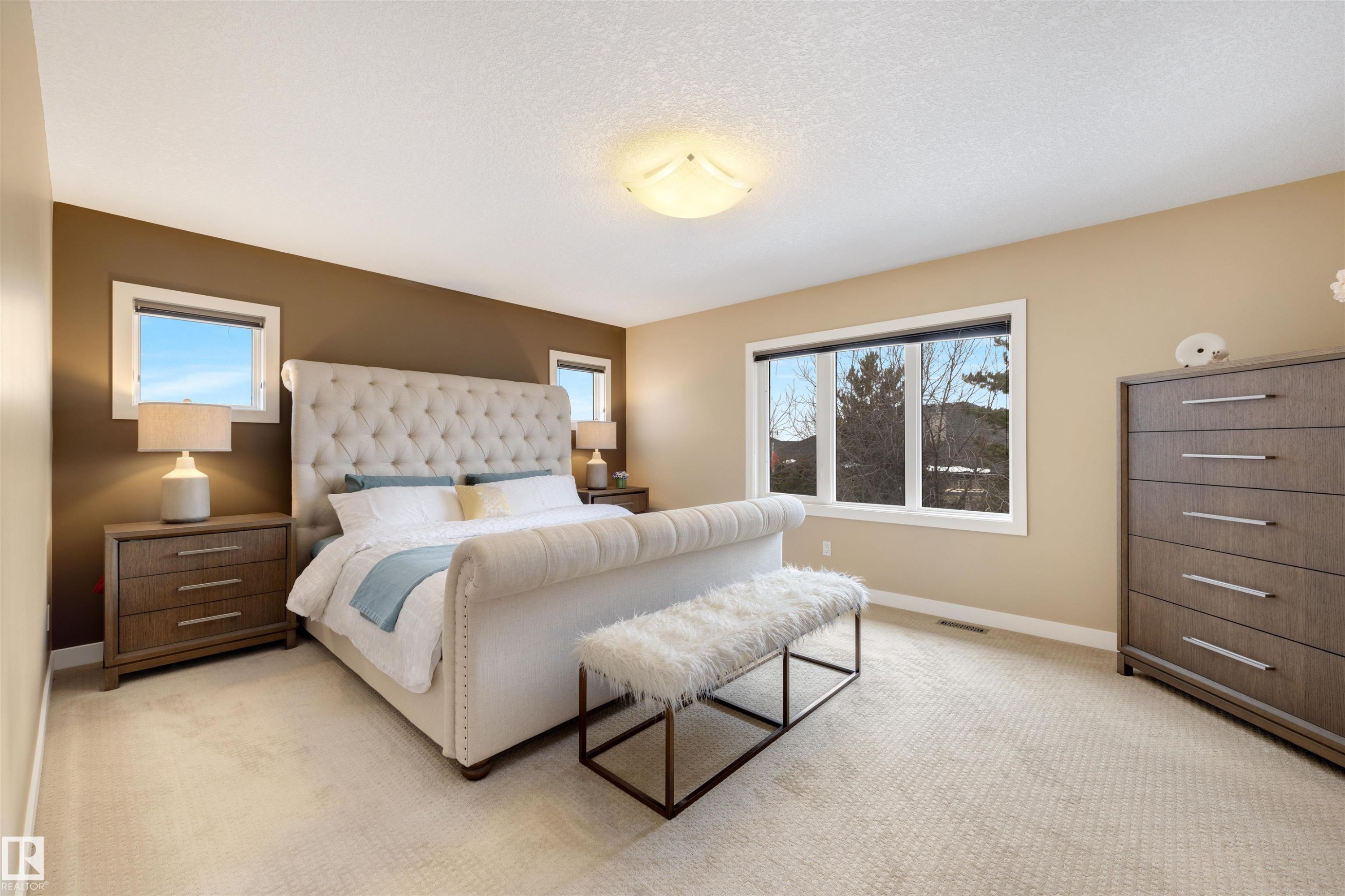 6011 Maynard Way, Edmonton, AB - Indoor Photo Showing Bedroom