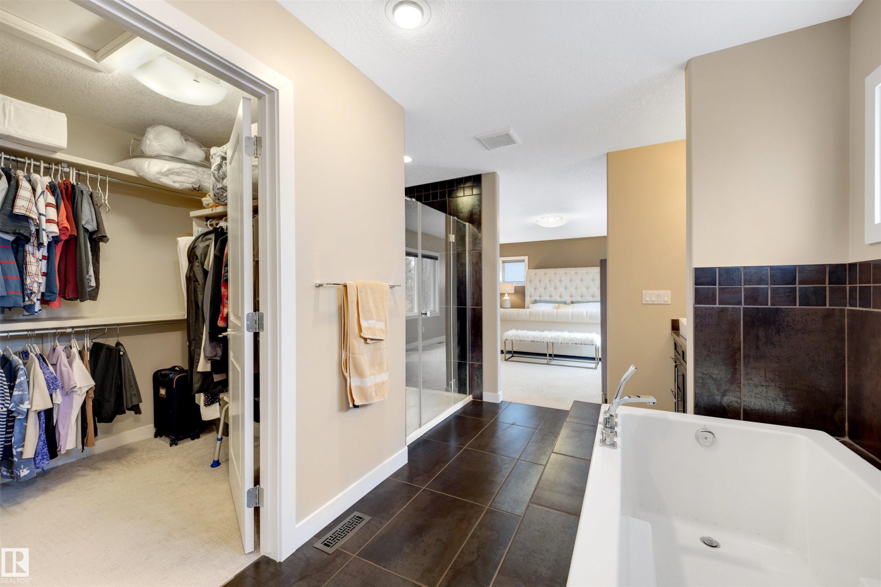 6011 Maynard Way, Edmonton, AB - Indoor