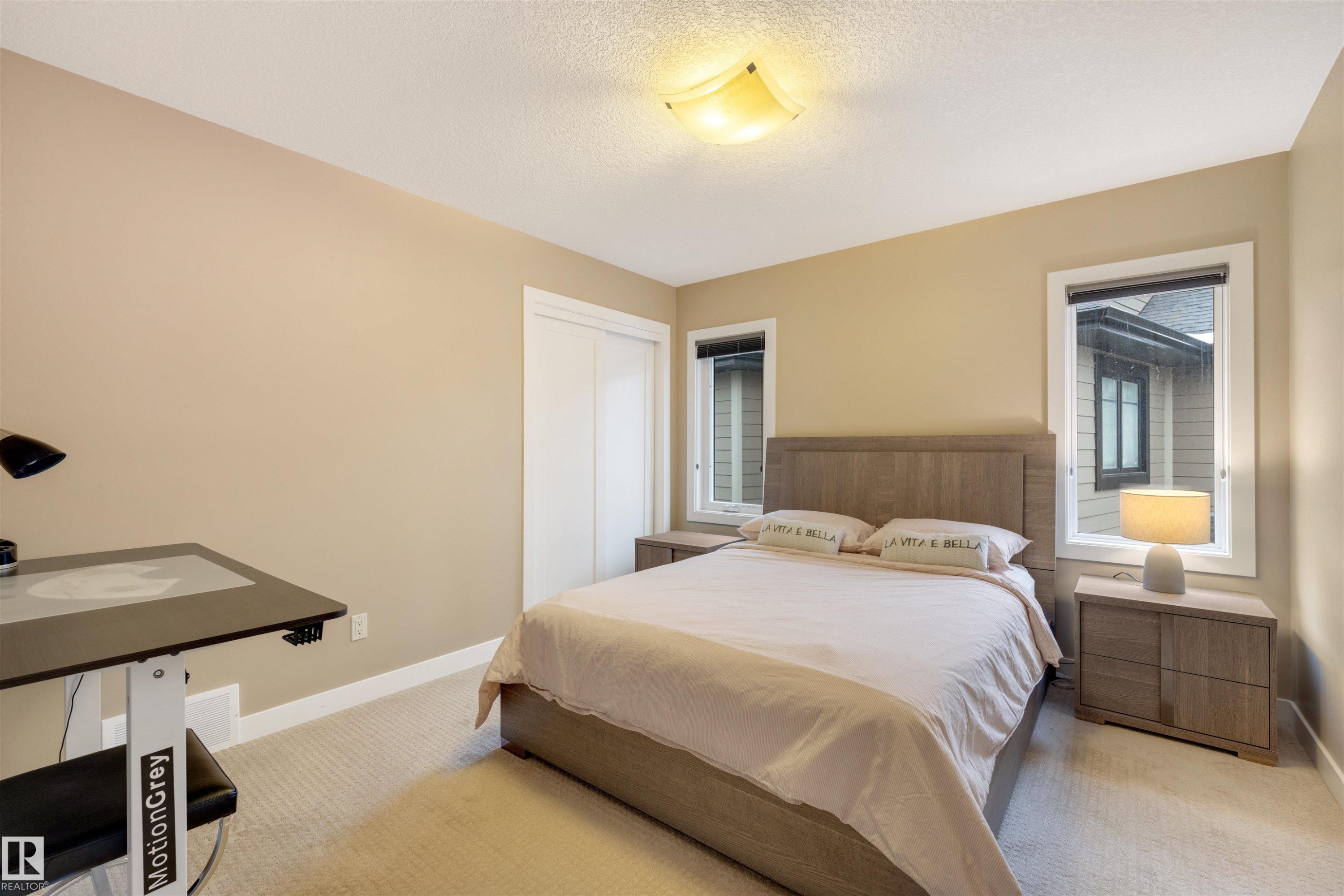 6011 Maynard Way, Edmonton, AB - Indoor Photo Showing Bedroom