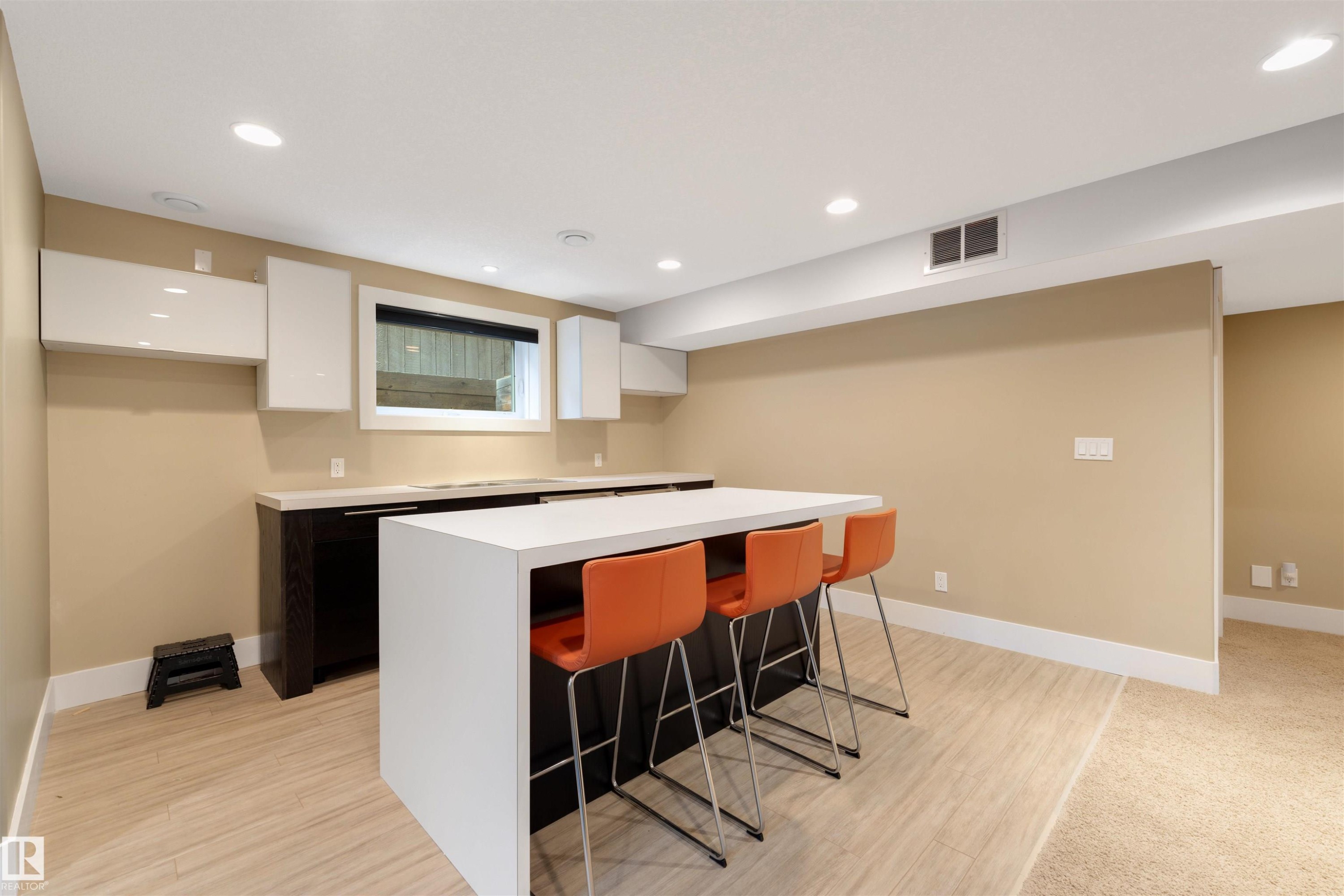 6011 Maynard Way, Edmonton, AB - Indoor Photo Showing Other Room