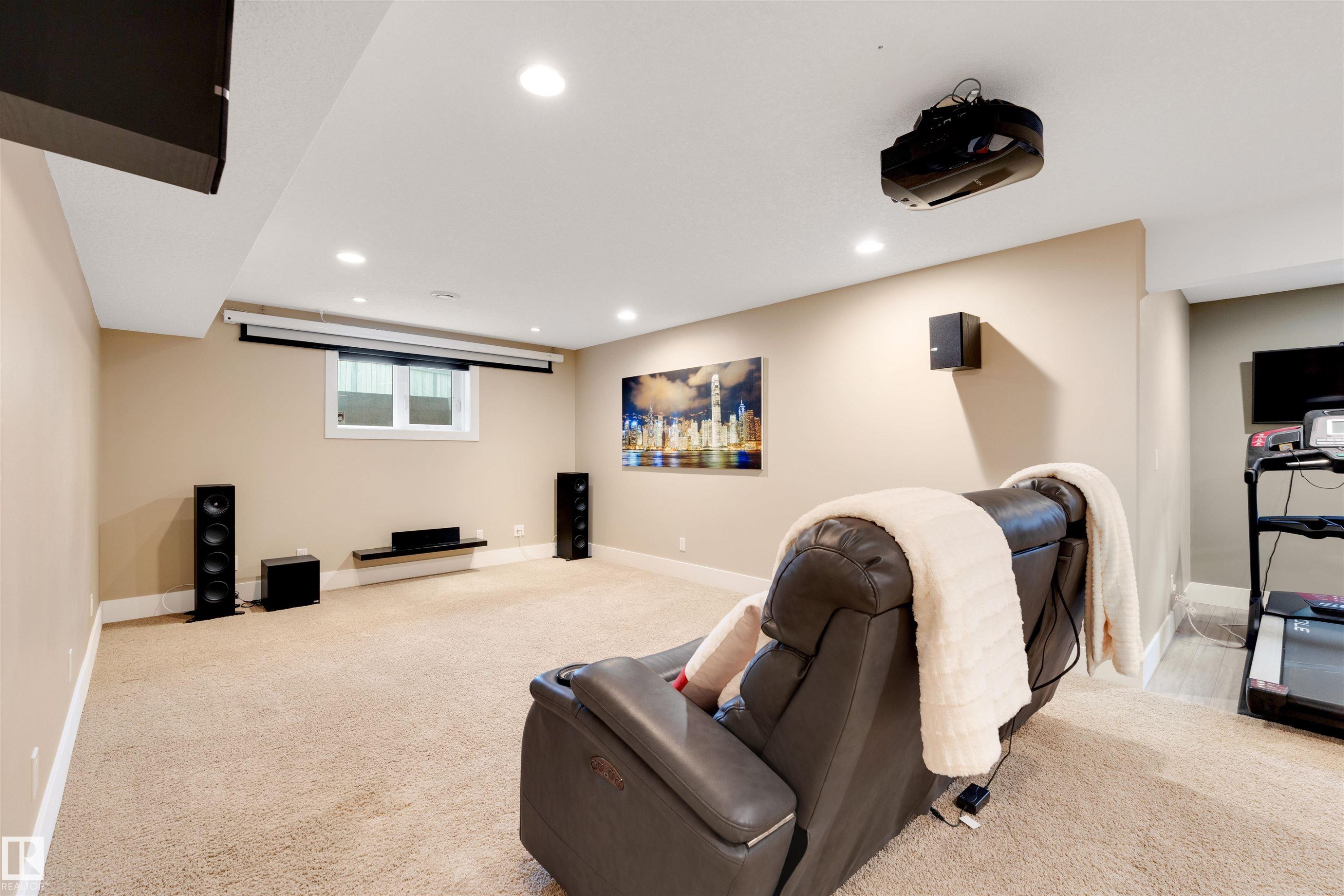 6011 Maynard Way, Edmonton, AB - Indoor Photo Showing Other Room