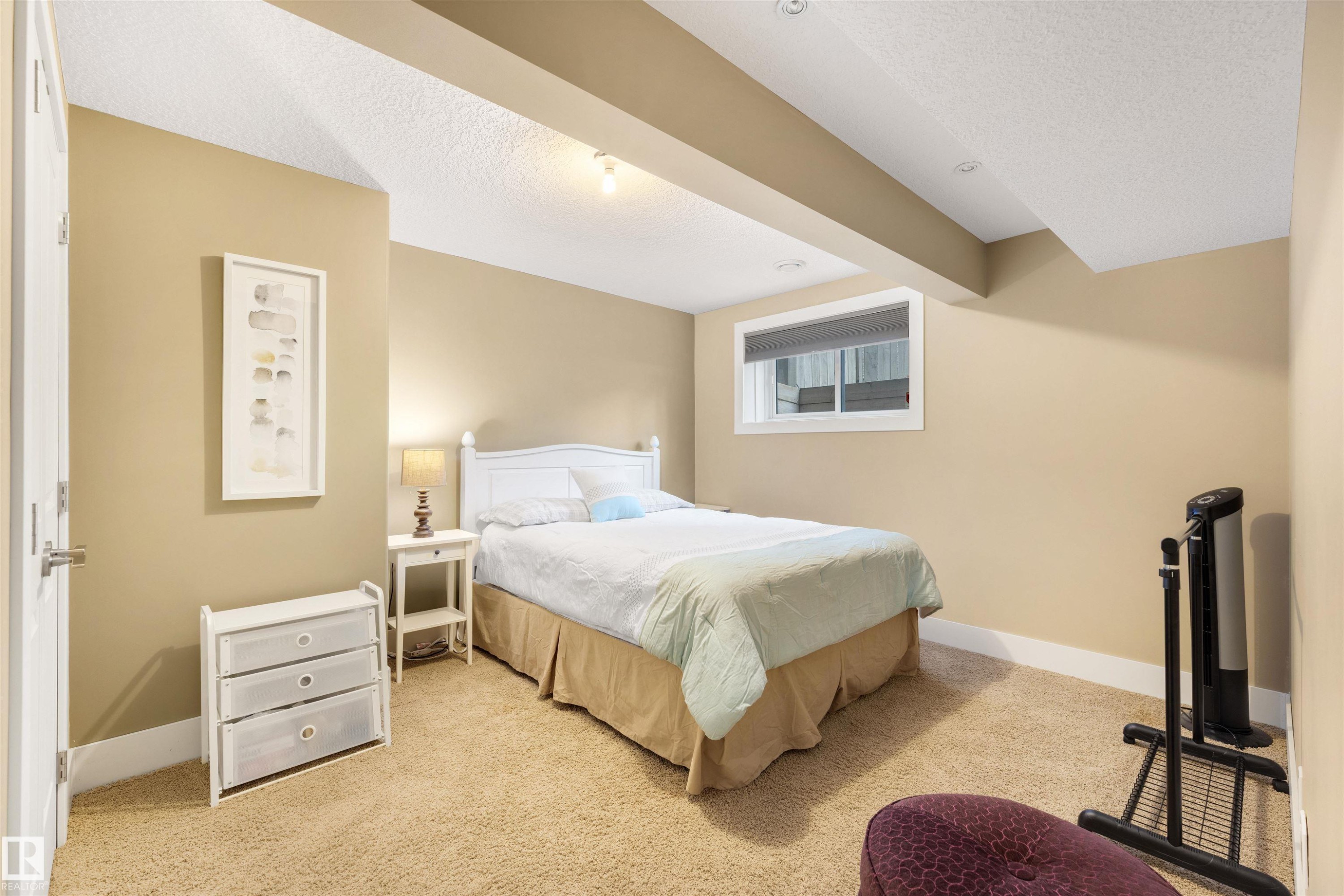 6011 Maynard Way, Edmonton, AB - Indoor Photo Showing Bedroom
