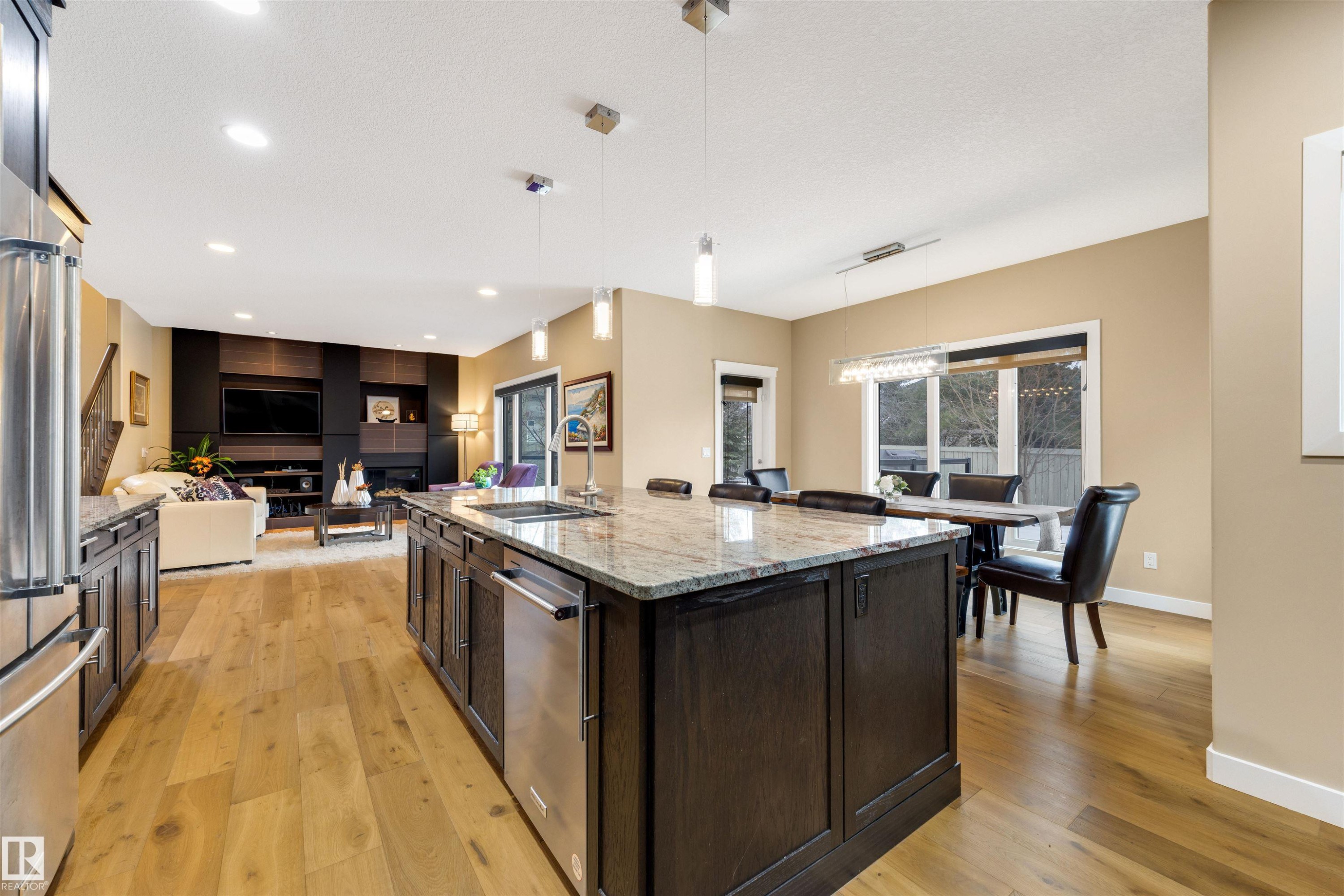 6011 Maynard Way, Edmonton, AB - Indoor Photo Showing Kitchen With Upgraded Kitchen