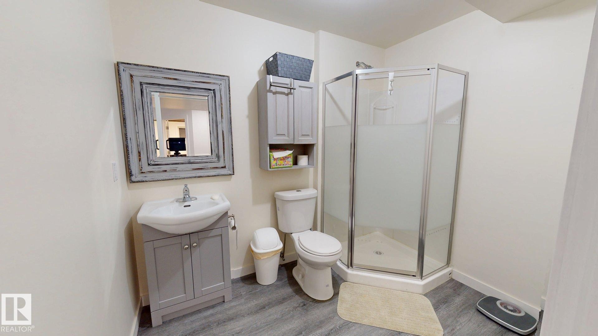 3885 Gallinger Loop, Edmonton, AB - Indoor Photo Showing Bathroom