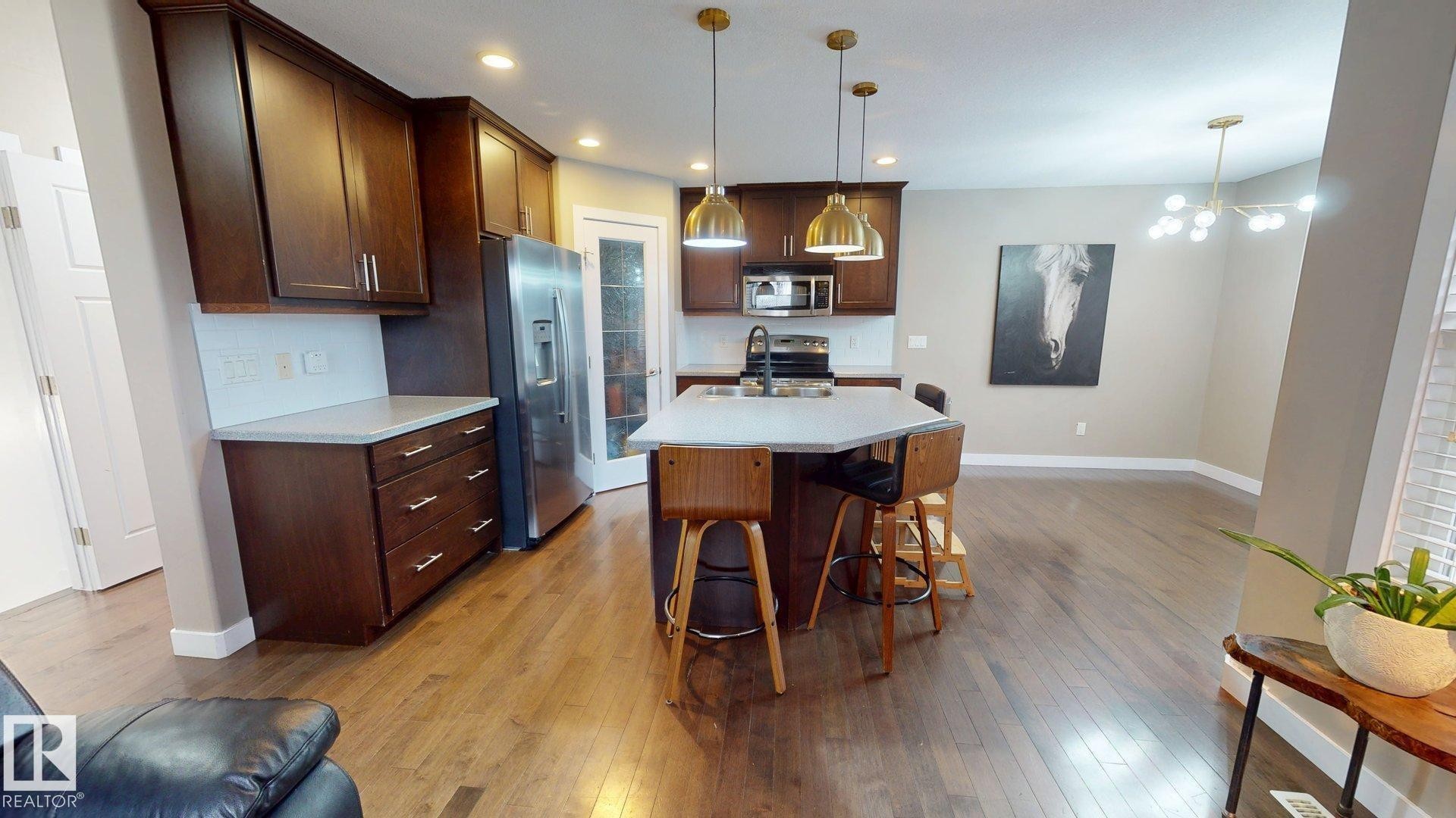 3885 Gallinger Loop, Edmonton, AB - Indoor Photo Showing Kitchen