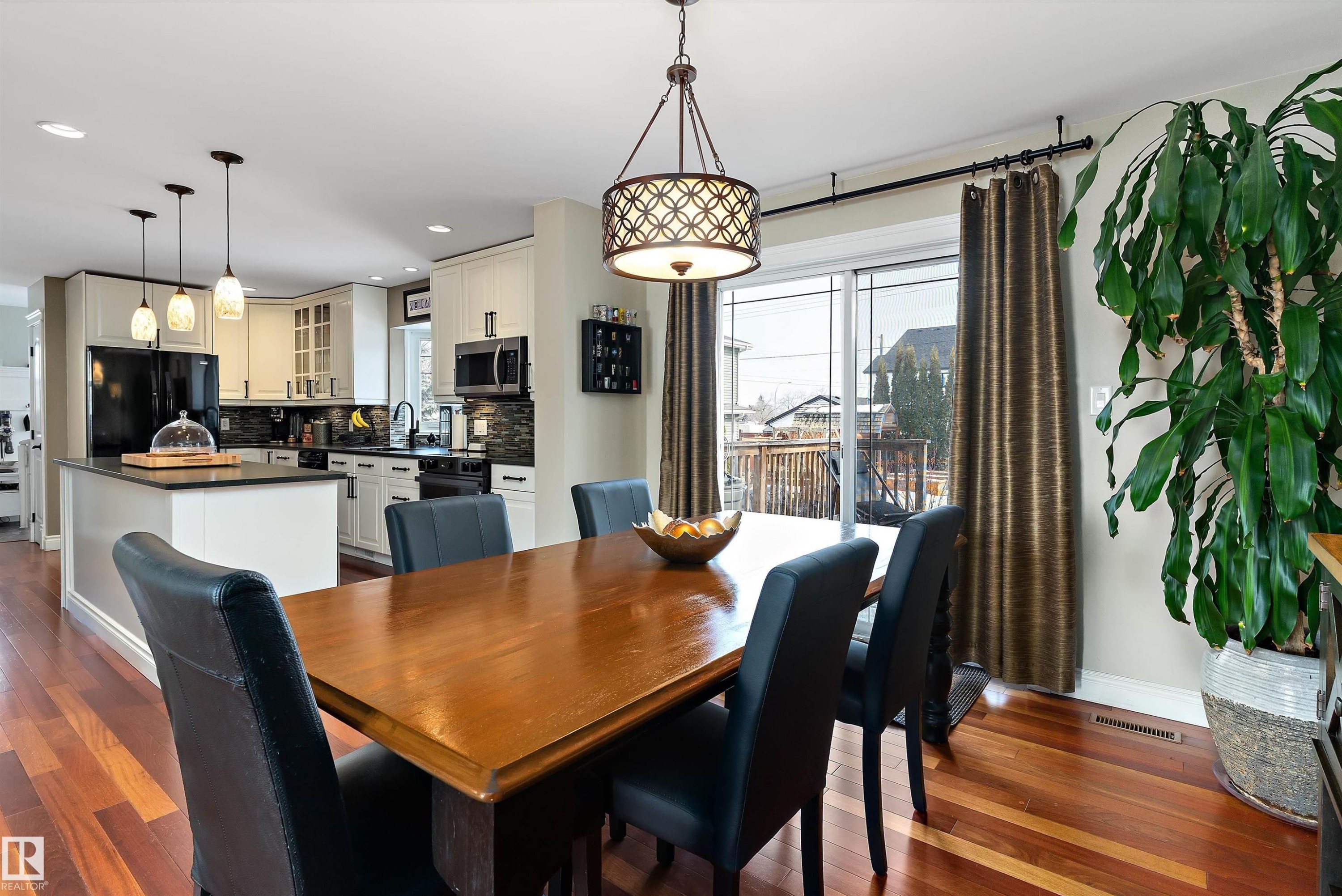 10765 65 Street, Edmonton, AB - Indoor Photo Showing Dining Room