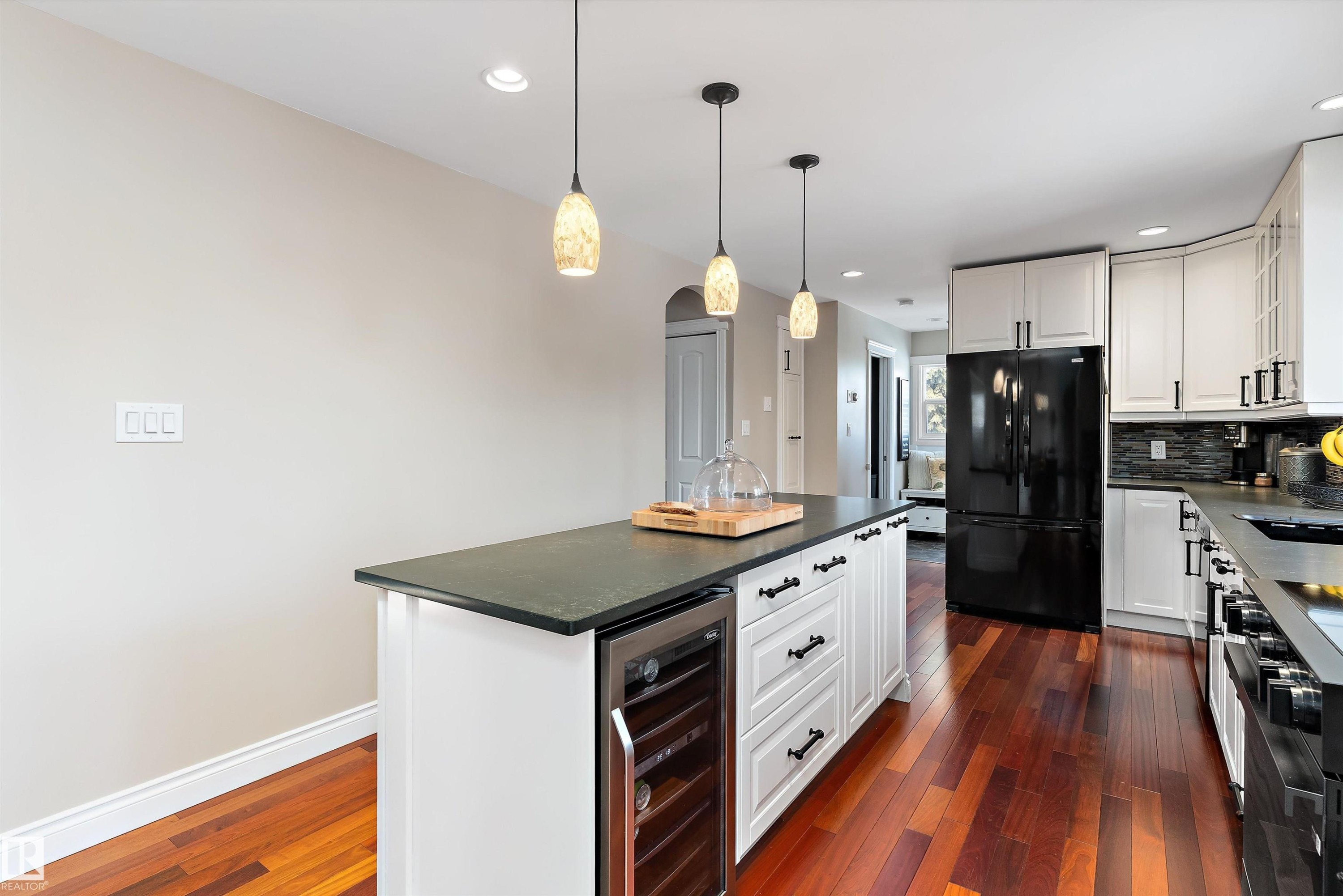 10765 65 Street, Edmonton, AB - Indoor Photo Showing Kitchen With Upgraded Kitchen