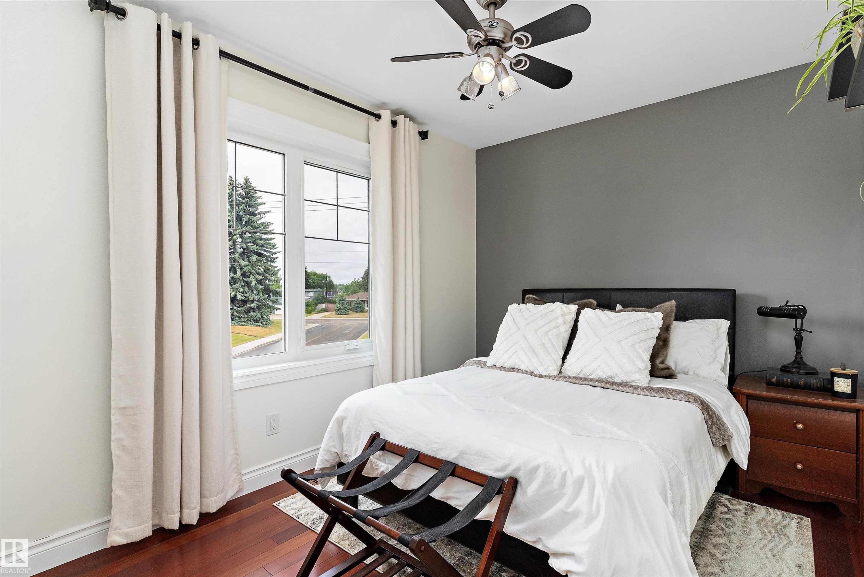 10765 65 Street, Edmonton, AB - Indoor Photo Showing Bedroom