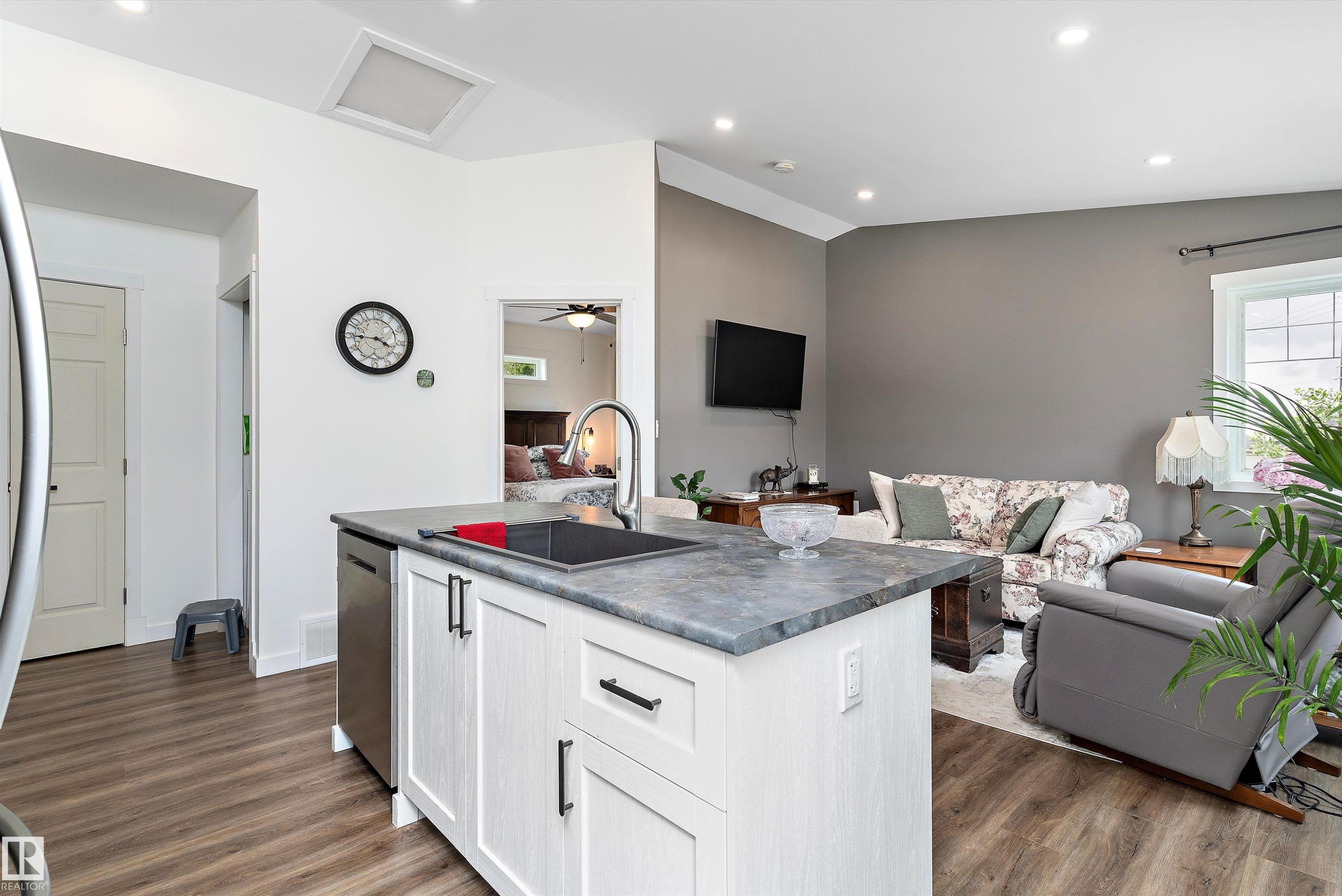 10765 65 Street, Edmonton, AB - Indoor Photo Showing Kitchen