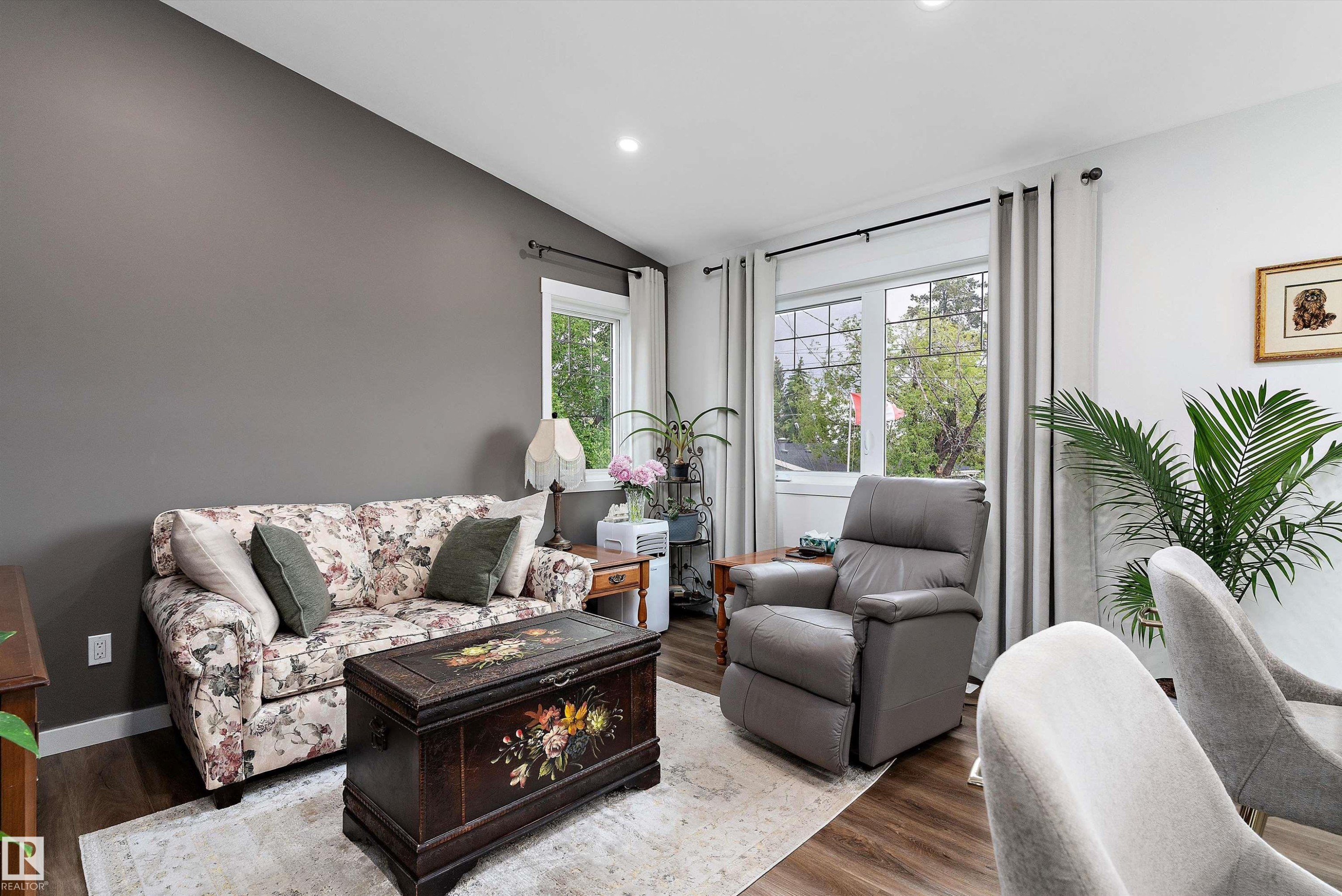 10765 65 Street, Edmonton, AB - Indoor Photo Showing Living Room
