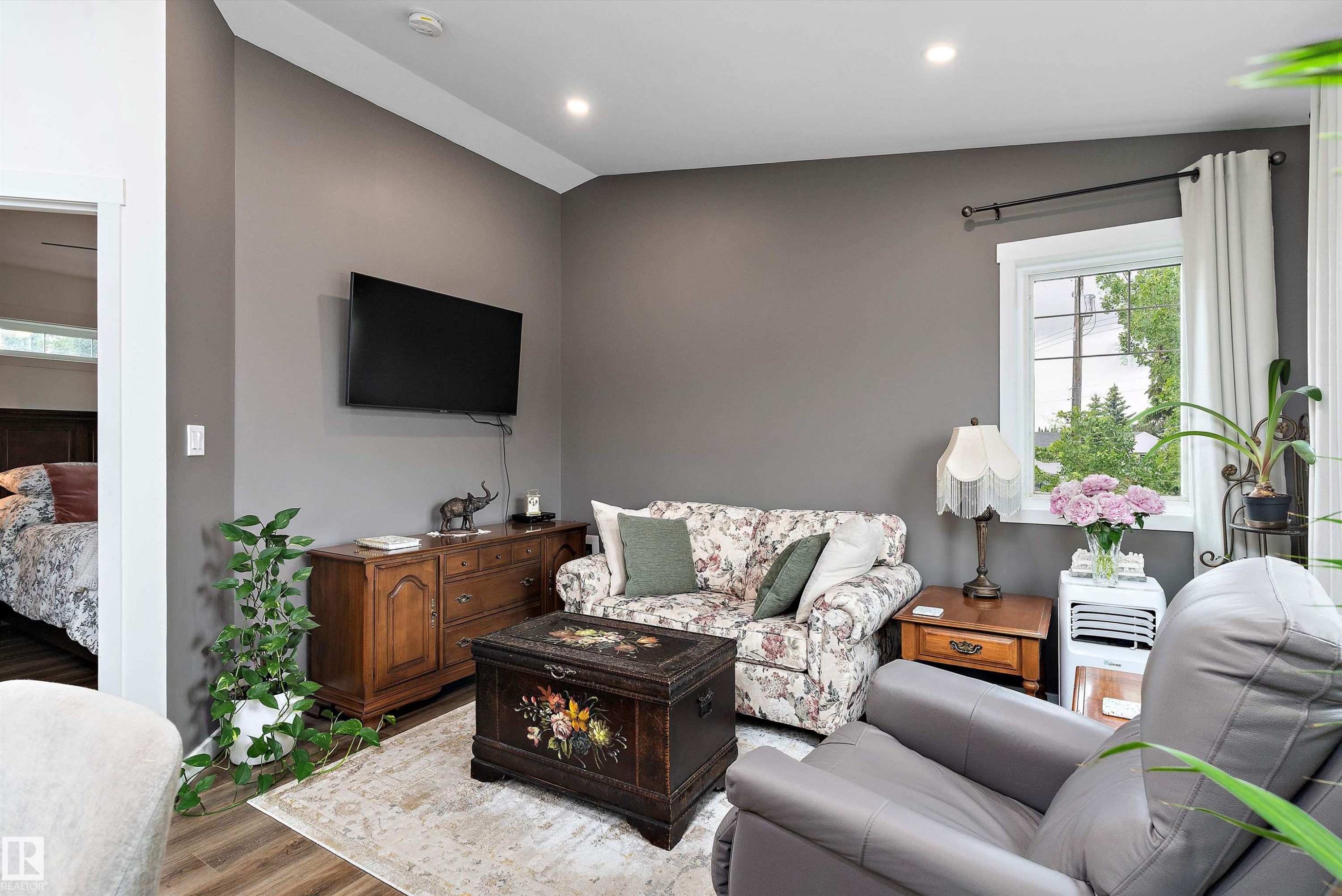 10765 65 Street, Edmonton, AB - Indoor Photo Showing Other Room