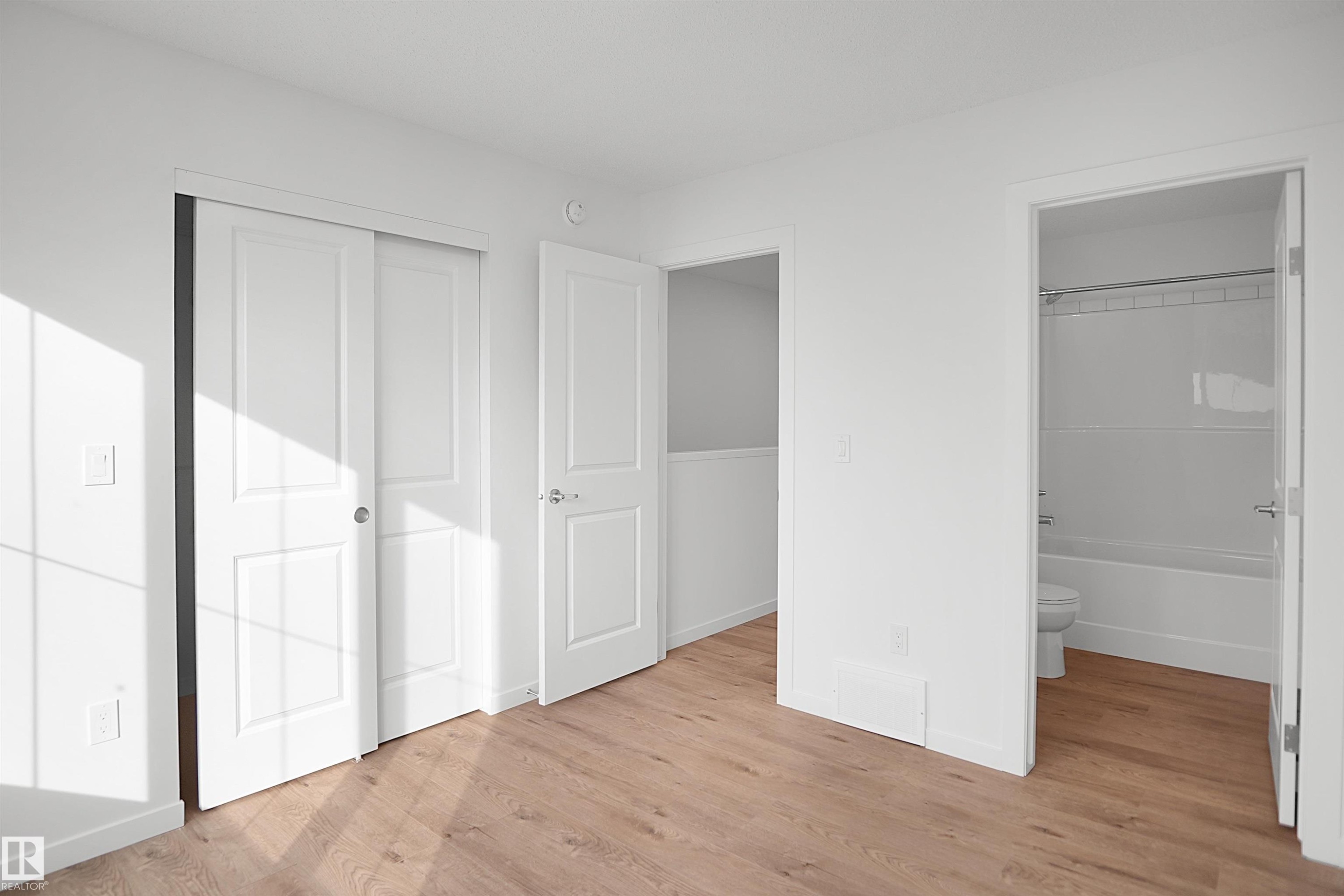 1429 9 Street Nw, Edmonton, AB - Indoor Photo Showing Other Room