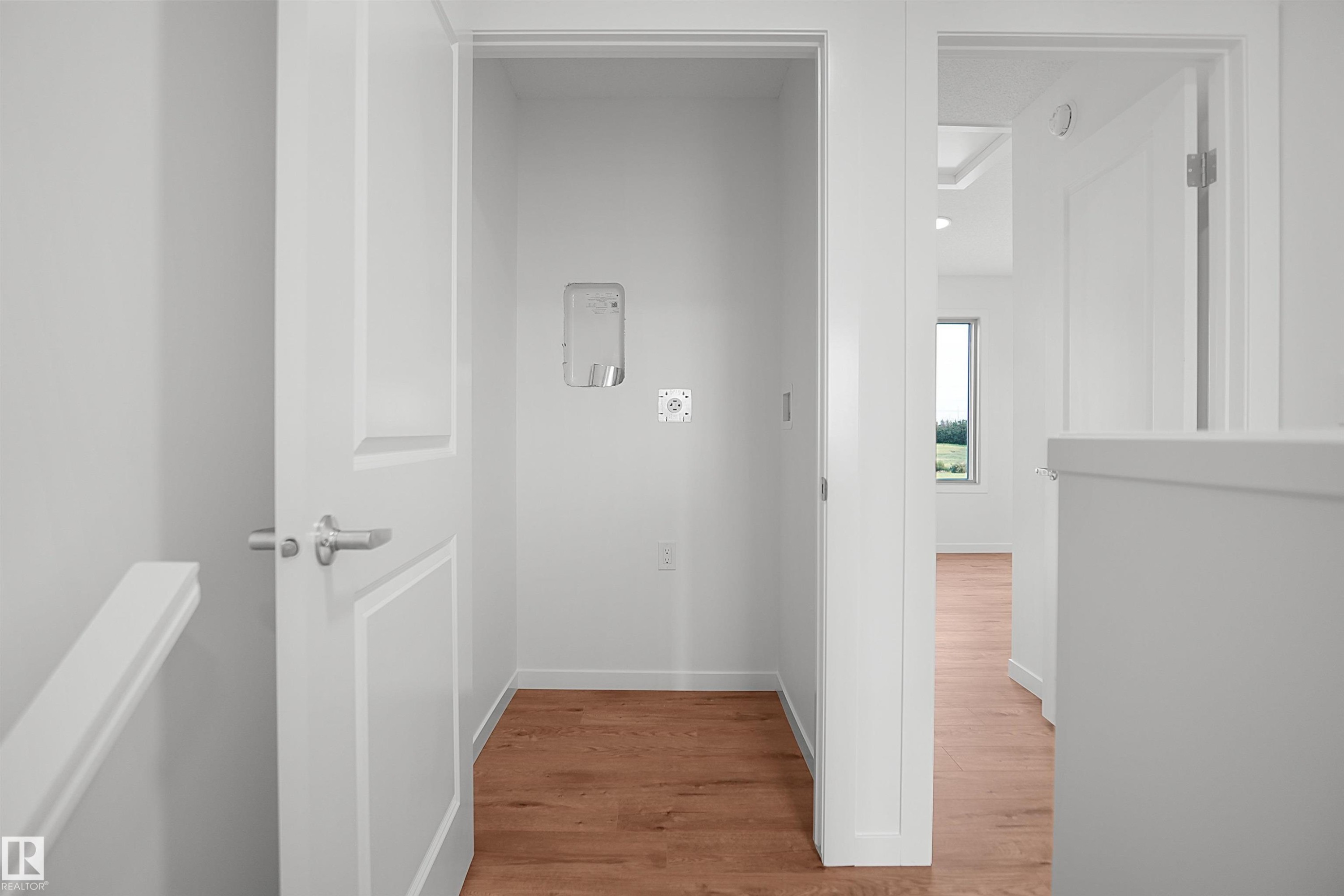 1429 9 Street Nw, Edmonton, AB - Indoor Photo Showing Other Room