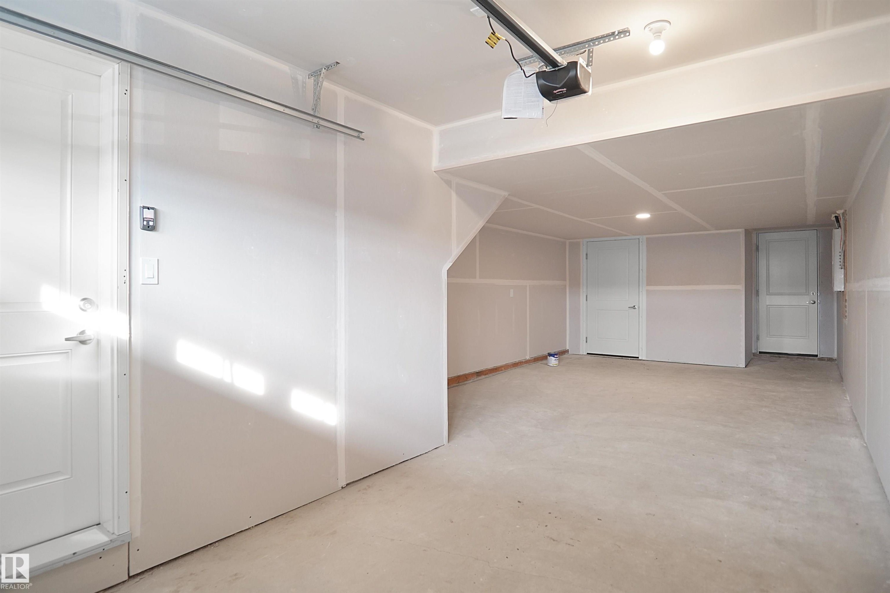 1429 9 Street Nw, Edmonton, AB - Indoor Photo Showing Other Room
