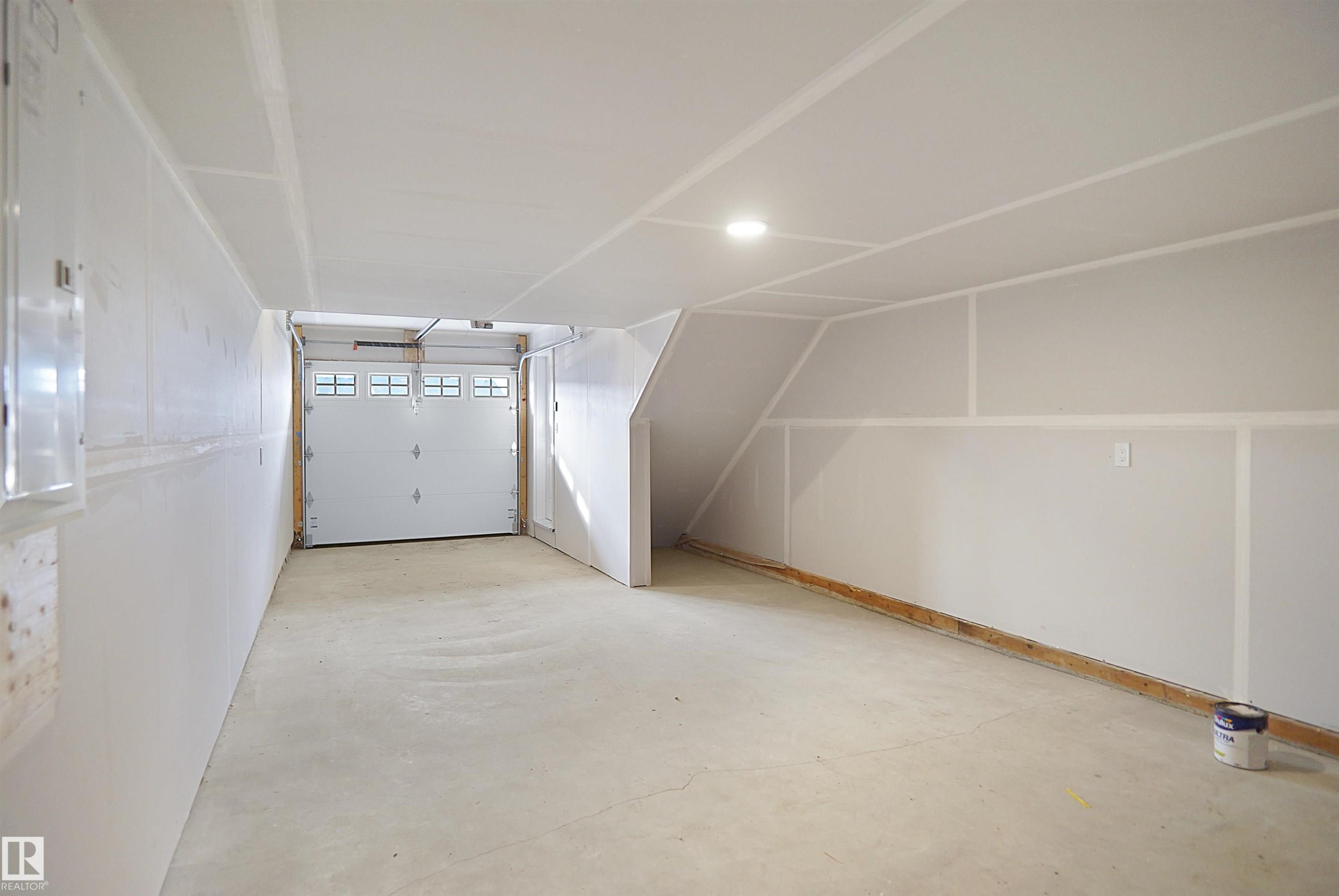 1429 9 Street Nw, Edmonton, AB - Indoor
