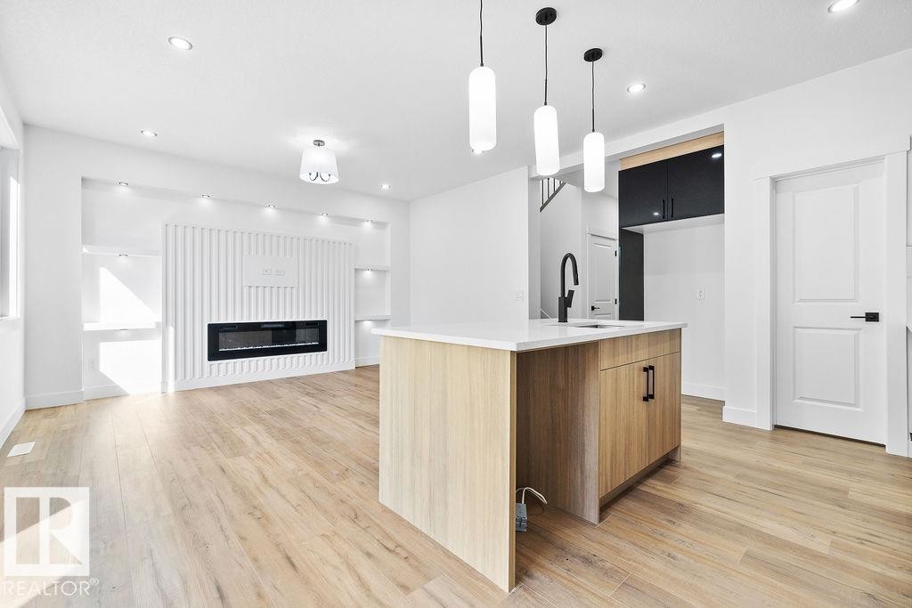 207 39 Avenue, Edmonton, AB - Indoor