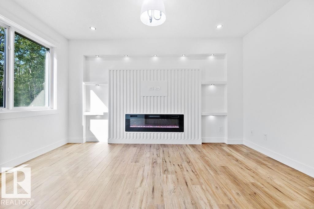 207 39 Avenue, Edmonton, AB - Indoor Photo Showing Living Room With Fireplace
