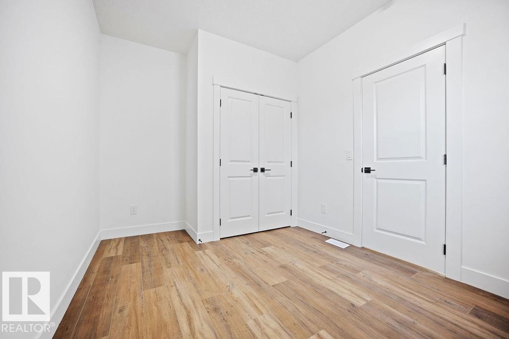 207 39 Avenue, Edmonton, AB - Indoor Photo Showing Other Room