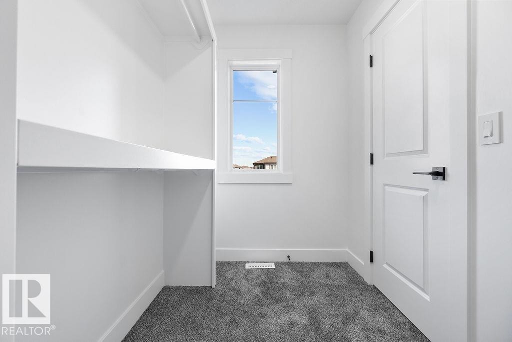 207 39 Avenue, Edmonton, AB - Indoor Photo Showing Other Room