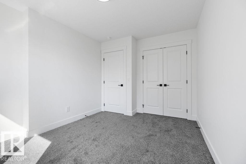 207 39 Avenue, Edmonton, AB - Indoor Photo Showing Other Room