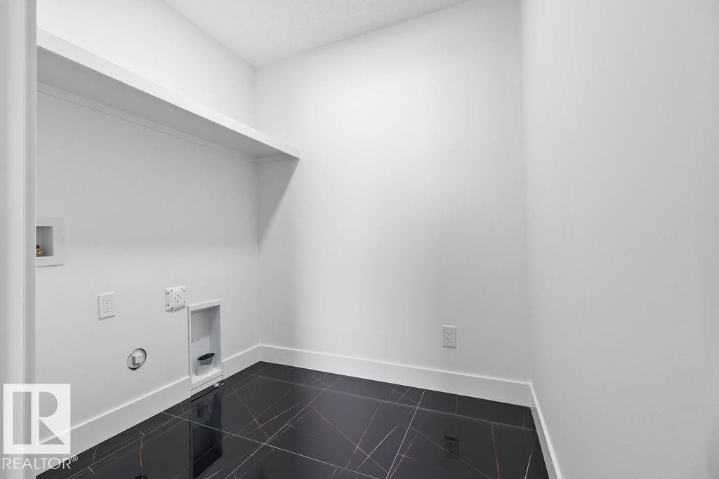 207 39 Avenue, Edmonton, AB - Indoor With Storage