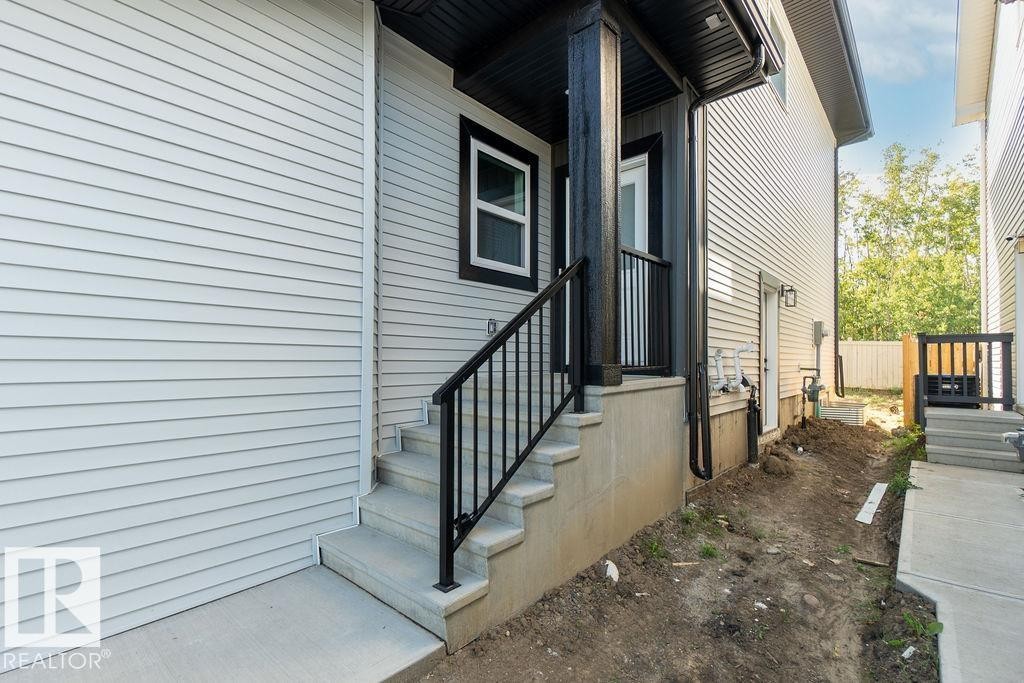 207 39 Avenue, Edmonton, AB - Outdoor With Exterior