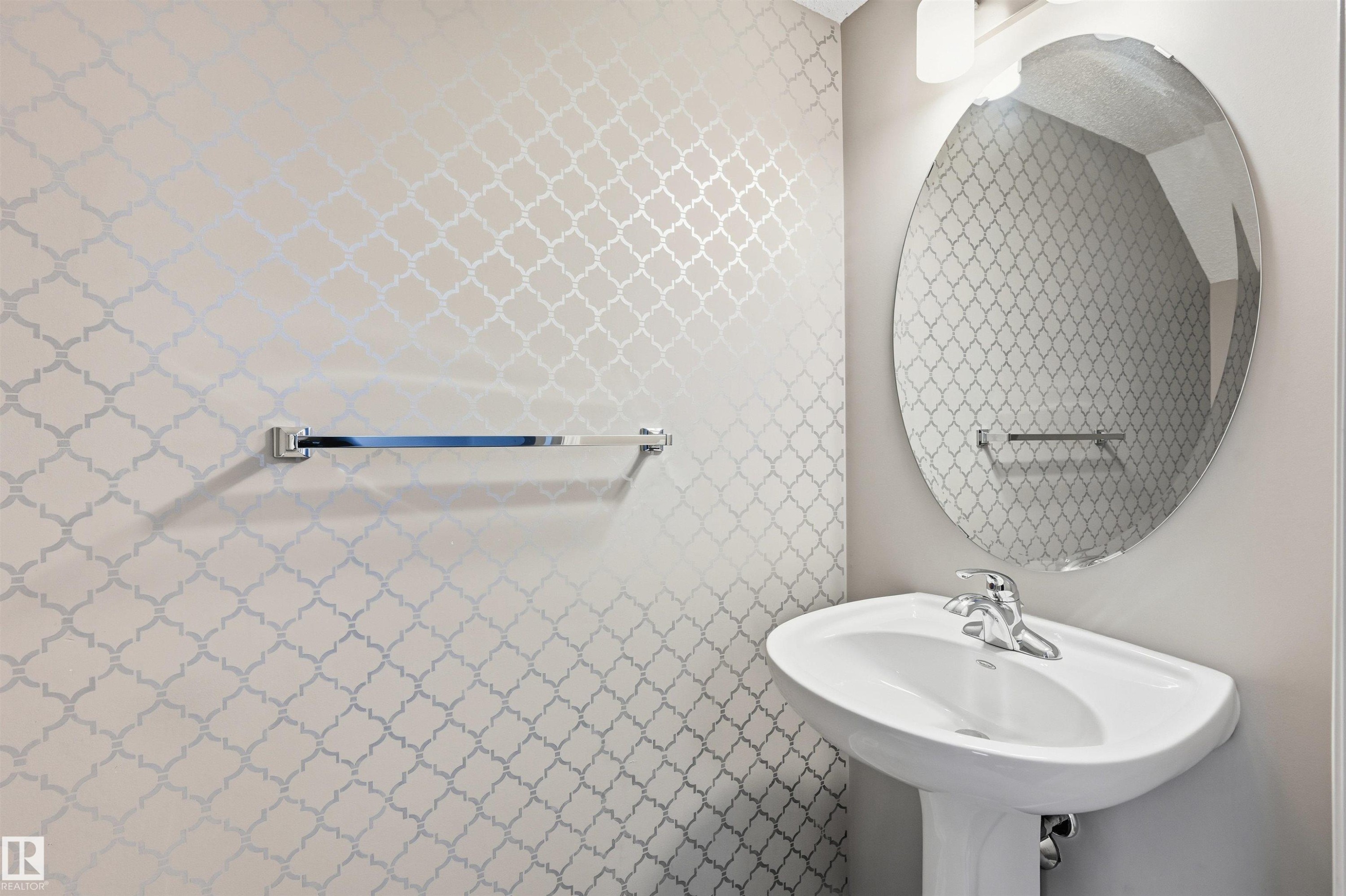 4033 Orchards Drive, Edmonton, AB - Indoor Photo Showing Bathroom